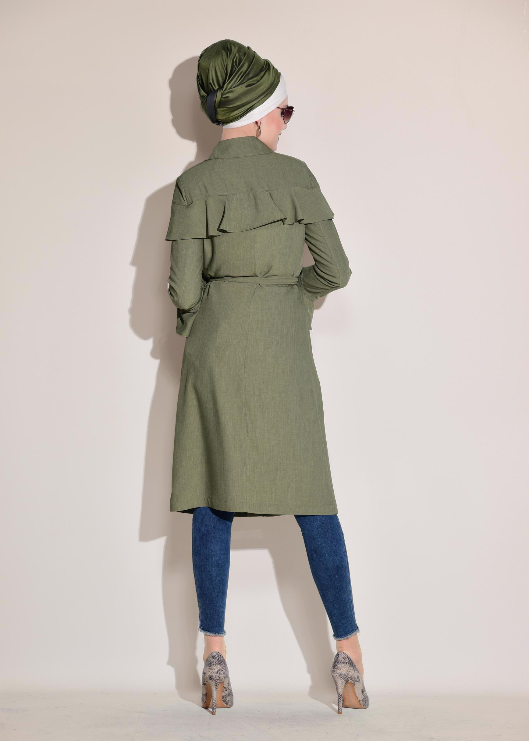 Tesettür giyim HAKİ OMUZLARI VOLANLI GİZLİ DÜĞMELİ TRENÇKOT 1205