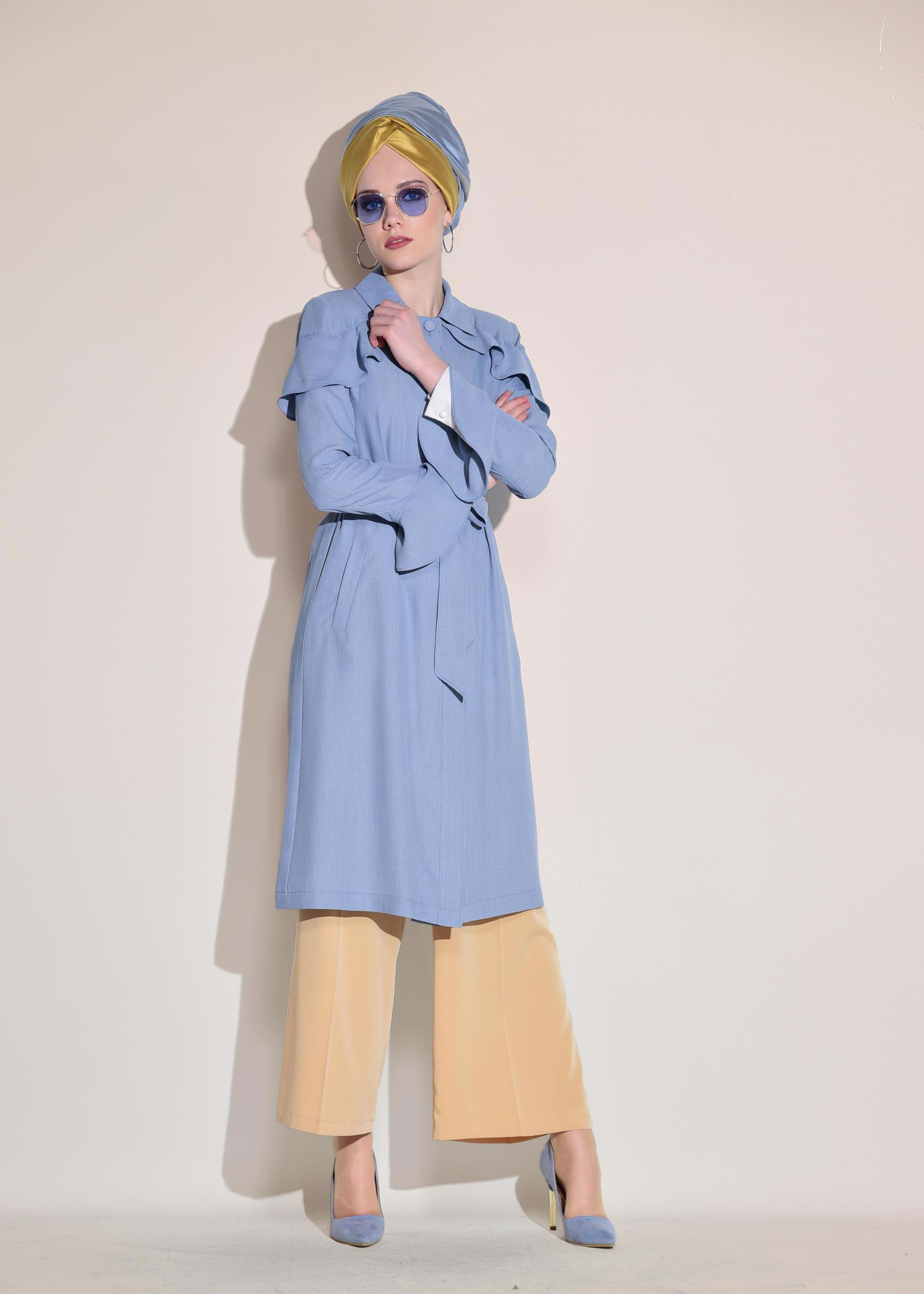 Tesettür giyim MAVİ OMUZLARI VOLANLI GİZLİ DÜĞMELİ TRENÇKOT 1205