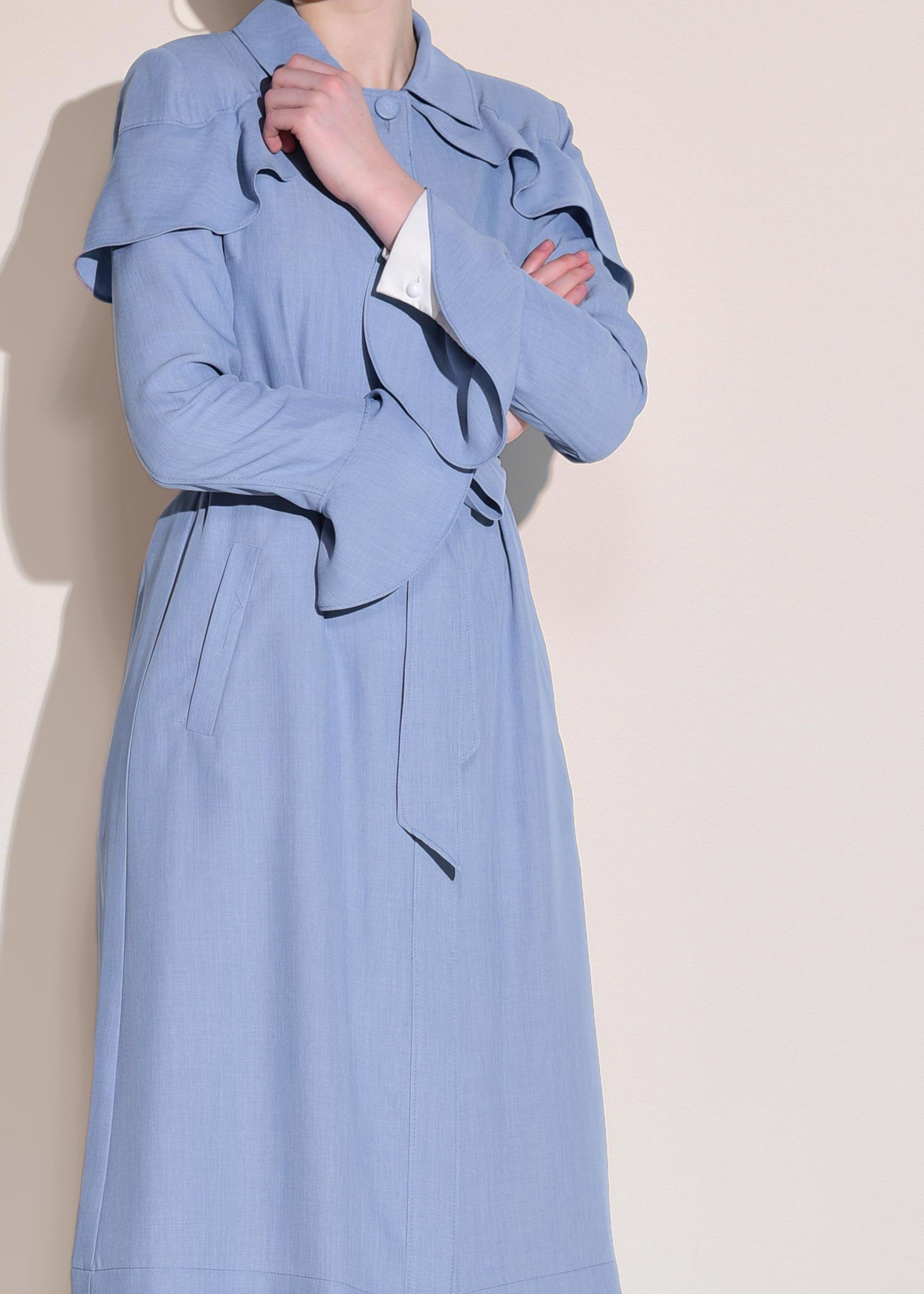 Tesettür giyim MAVİ OMUZLARI VOLANLI GİZLİ DÜĞMELİ TRENÇKOT 1205