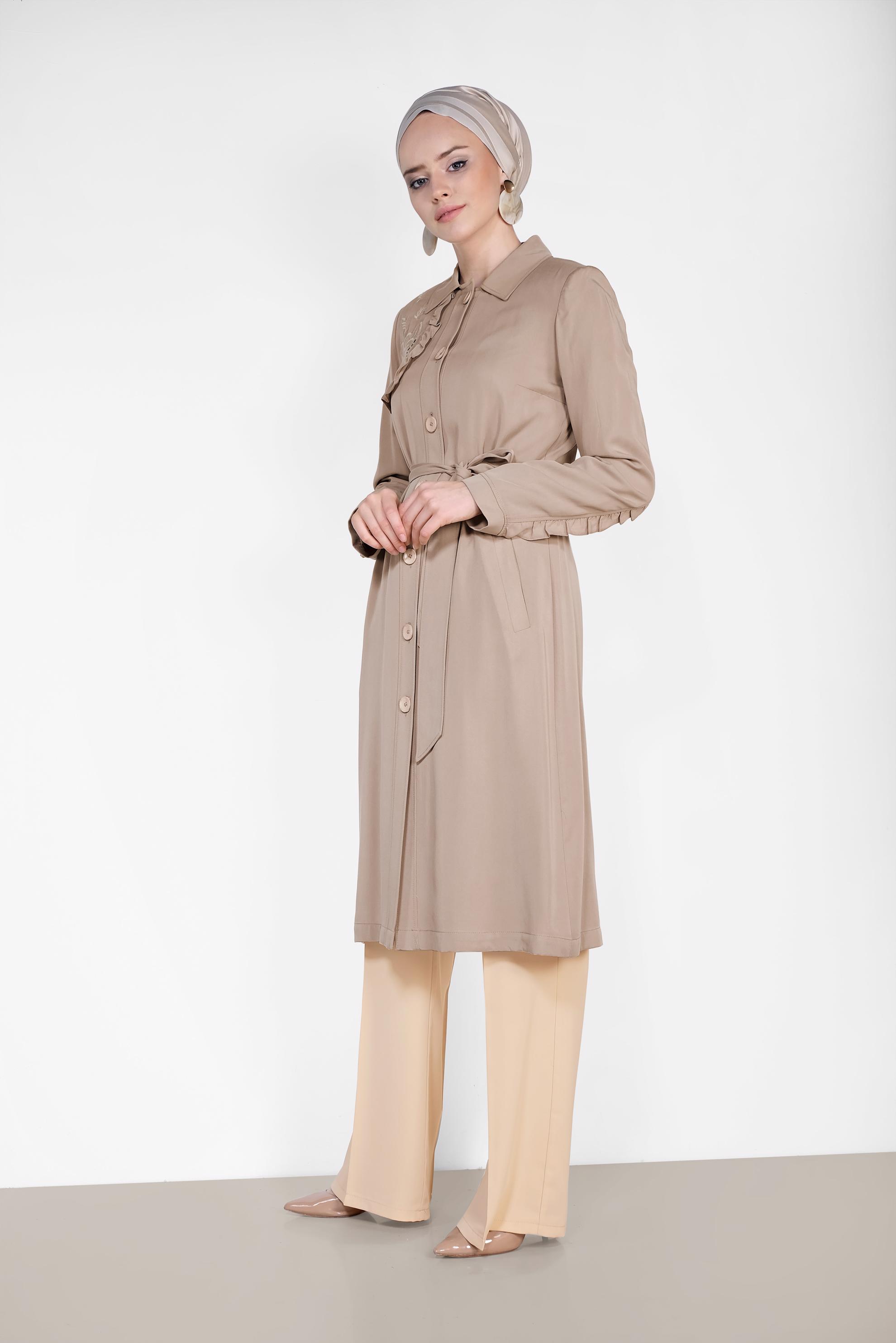 Tesettür giyim BEJ SIRT DETAYLI DÜĞMELİ TRENÇKOT 1206