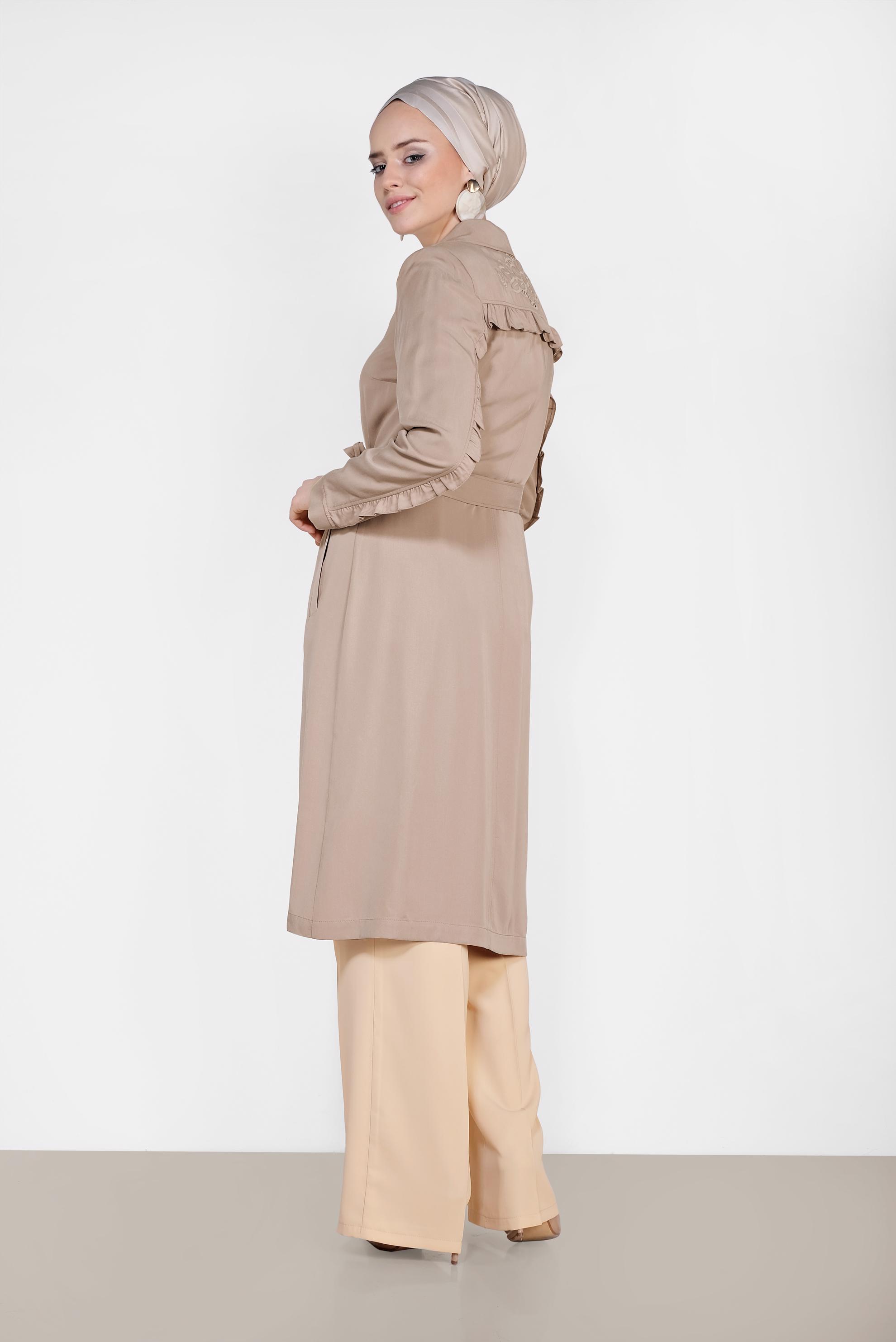 Tesettür giyim BEJ SIRT DETAYLI DÜĞMELİ TRENÇKOT 1206