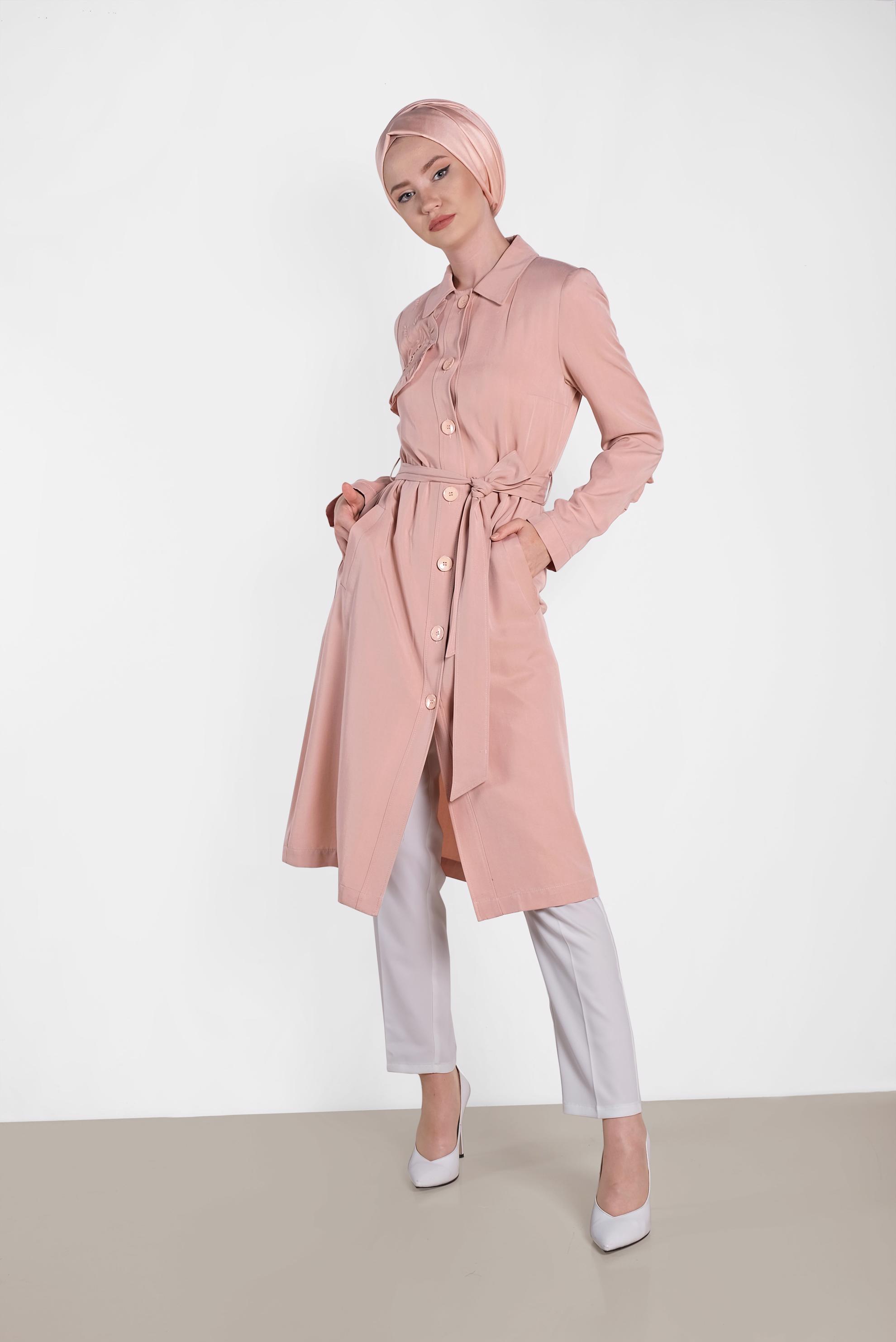 Tesettür giyim PUDRA SIRT DETAYLI DÜĞMELİ TRENÇKOT 1206