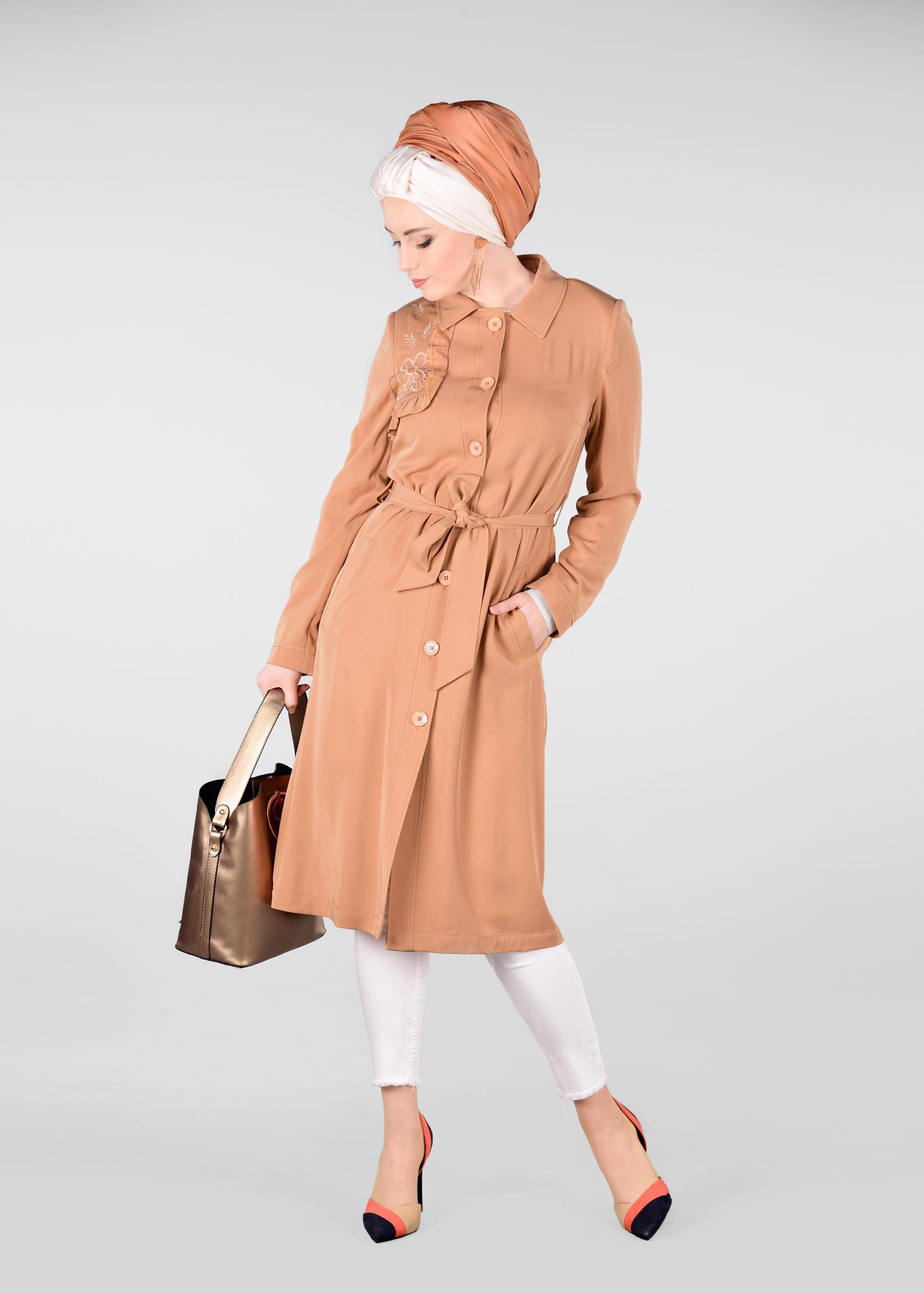 Tesettür giyim PUDRA SIRT DETAYLI DÜĞMELİ TRENÇKOT 1206