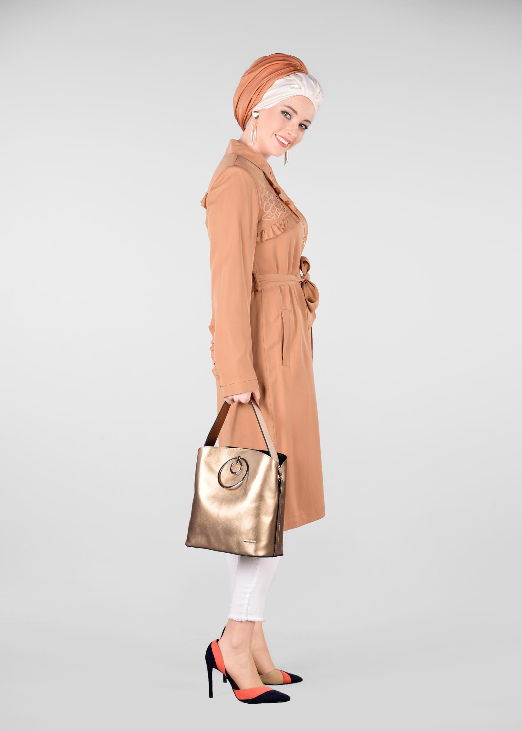 Tesettür giyim PUDRA SIRT DETAYLI DÜĞMELİ TRENÇKOT 1206