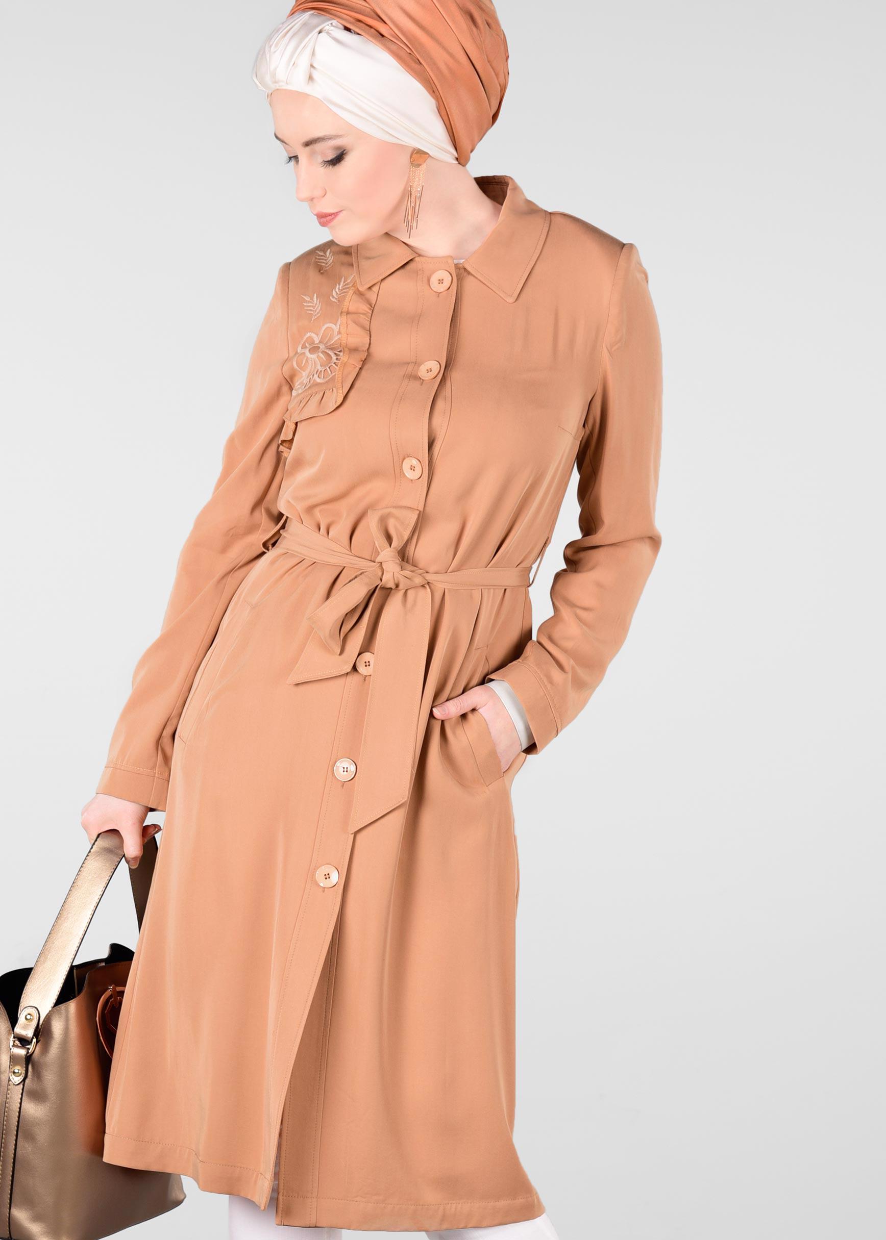 Tesettür giyim PUDRA SIRT DETAYLI DÜĞMELİ TRENÇKOT 1206