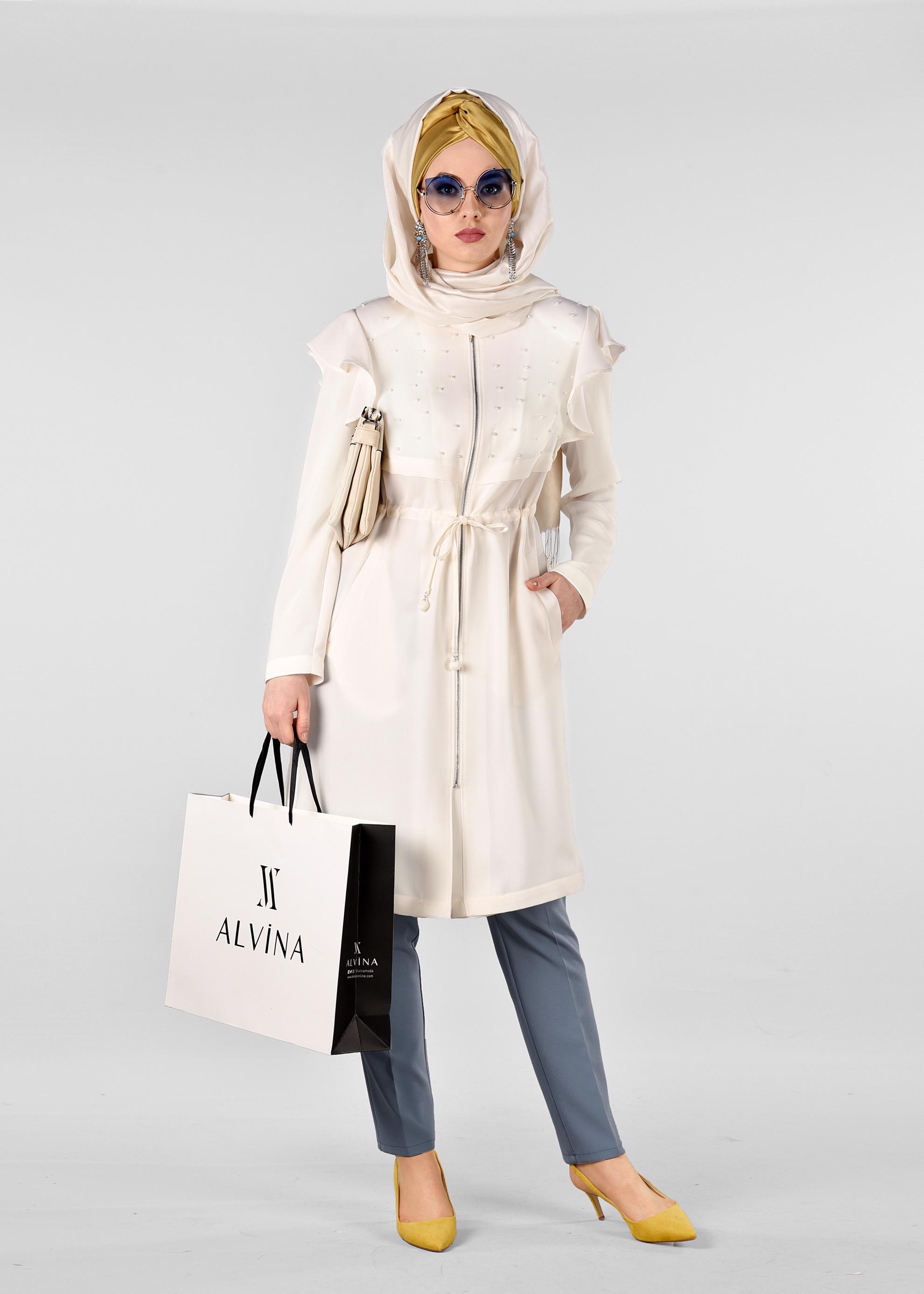 Tesettür giyim BEYAZ OMUZLARI VOLANLI TRENÇKOT 1211