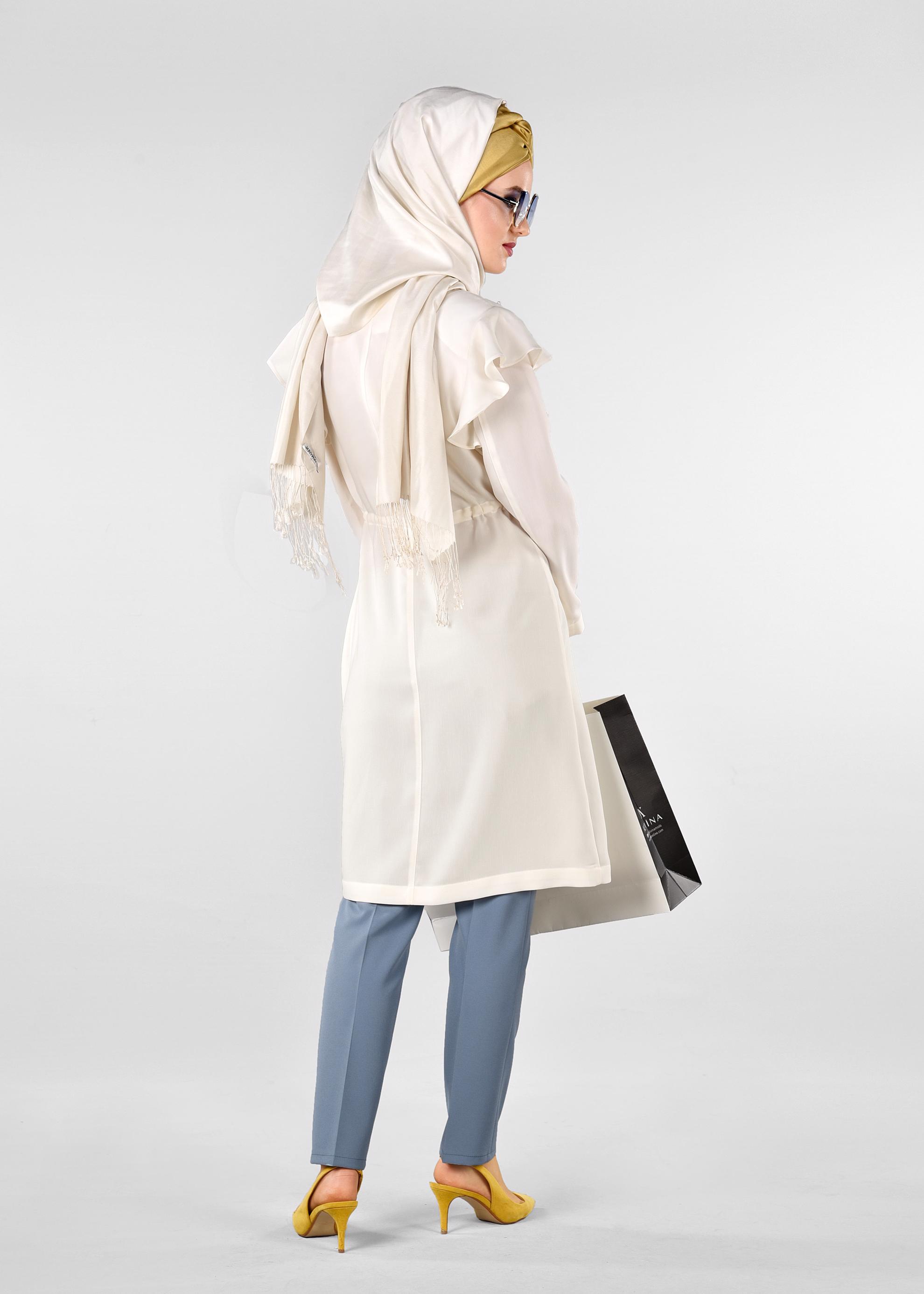 Tesettür giyim BEYAZ OMUZLARI VOLANLI TRENÇKOT 1211