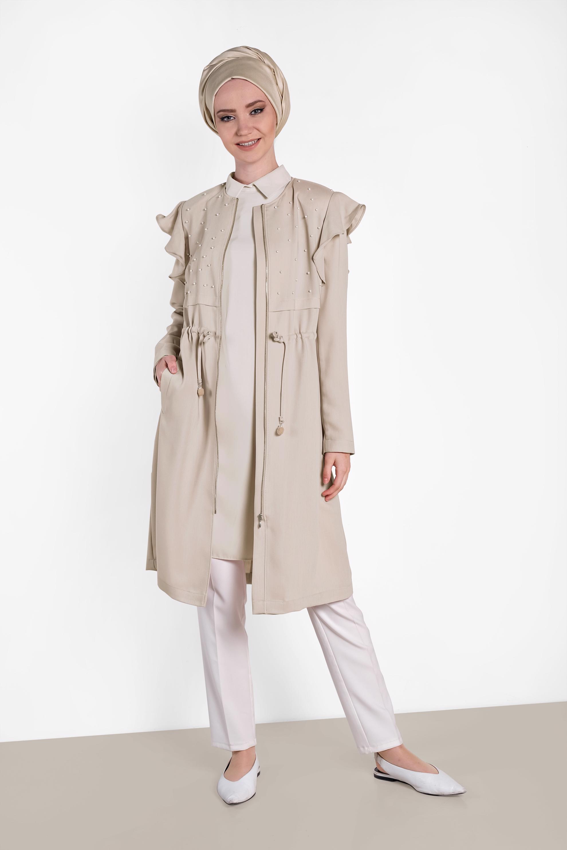 Tesettür giyim BEJ OMUZLARI VOLANLI TRENÇKOT 1211