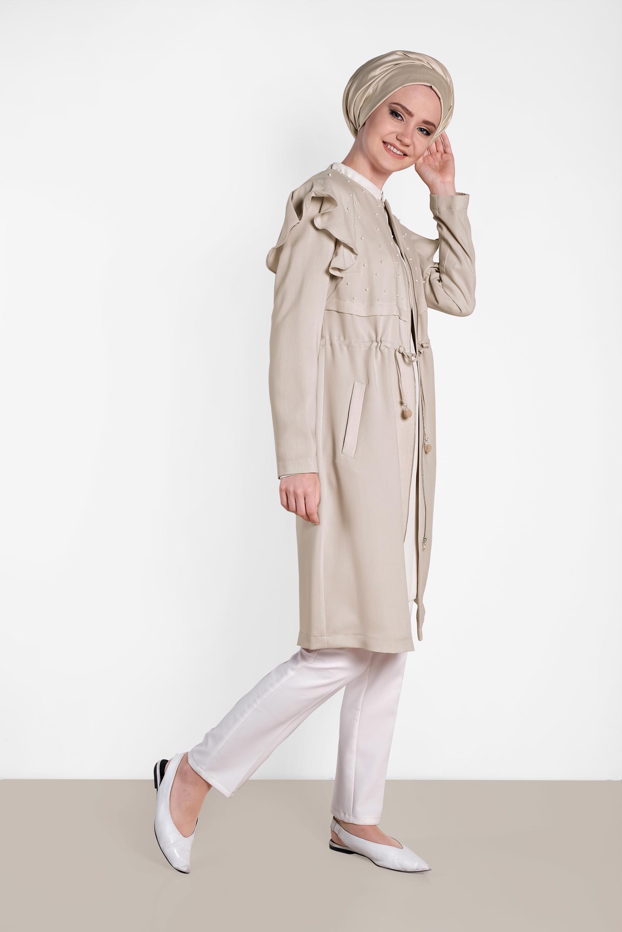 Tesettür giyim BEJ OMUZLARI VOLANLI TRENÇKOT 1211