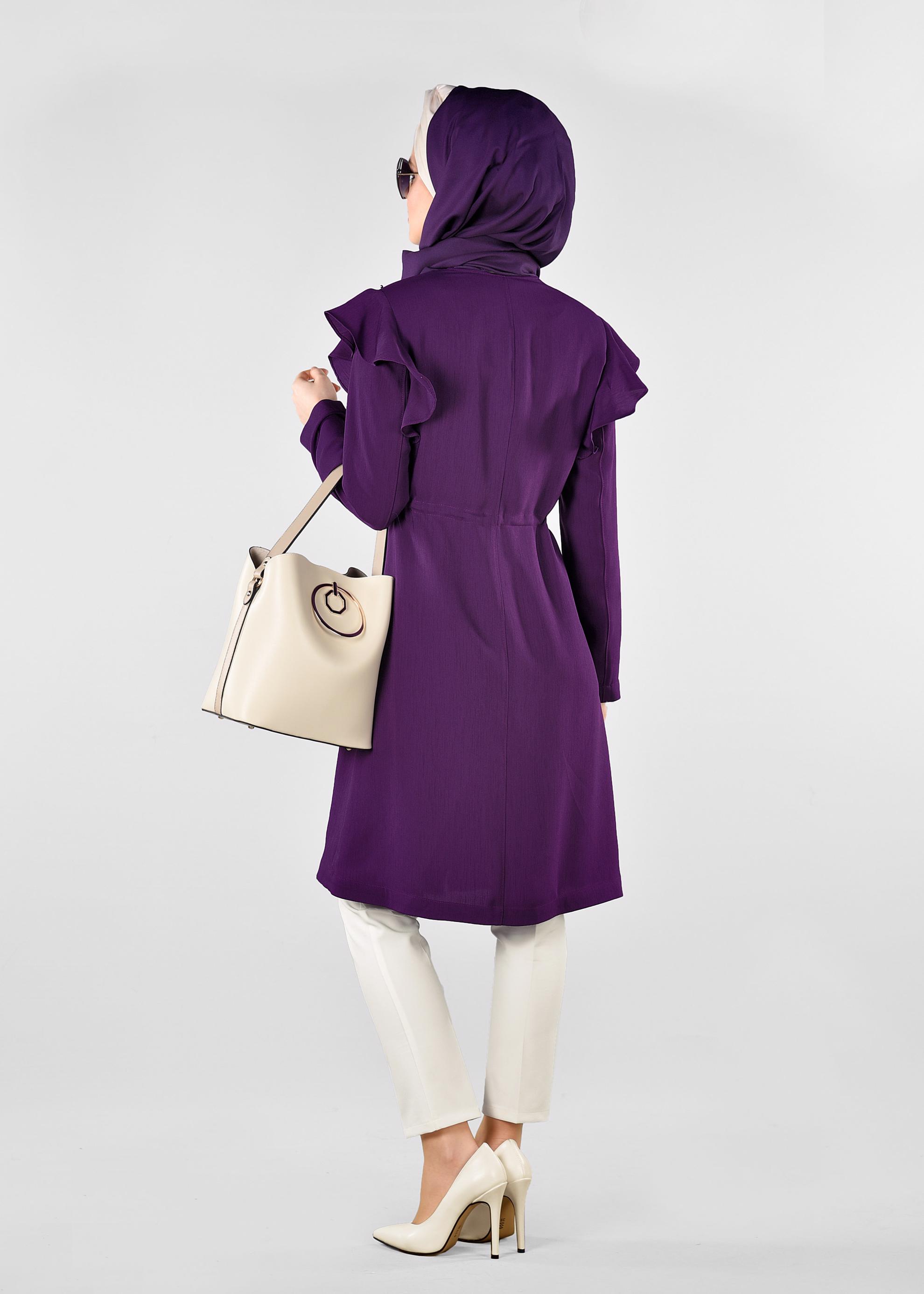 Tesettür giyim MOR OMUZLARI VOLANLI TRENÇKOT 1211