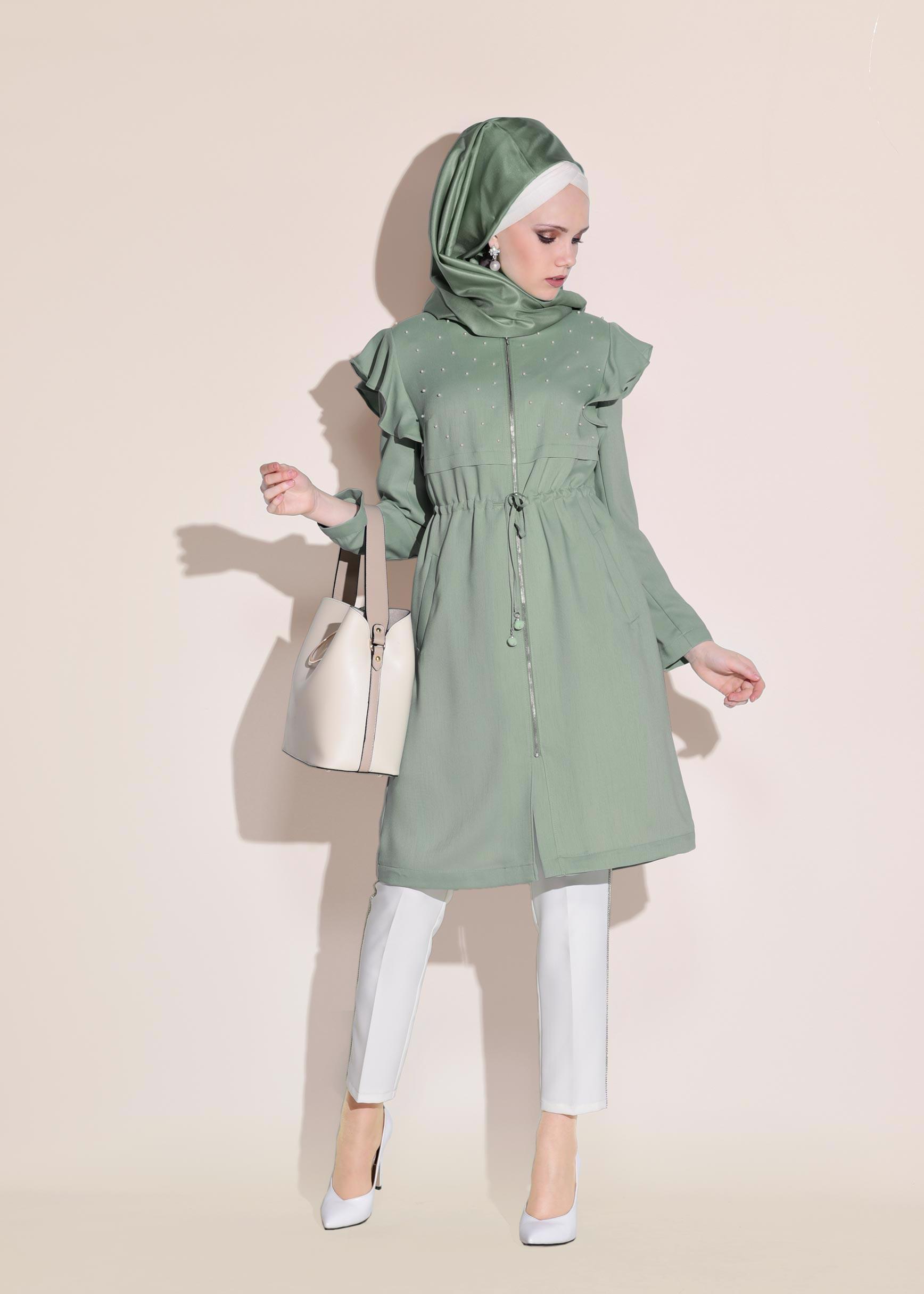 Tesettür giyim YEŞİL OMUZLARI VOLANLI TRENÇKOT 1211