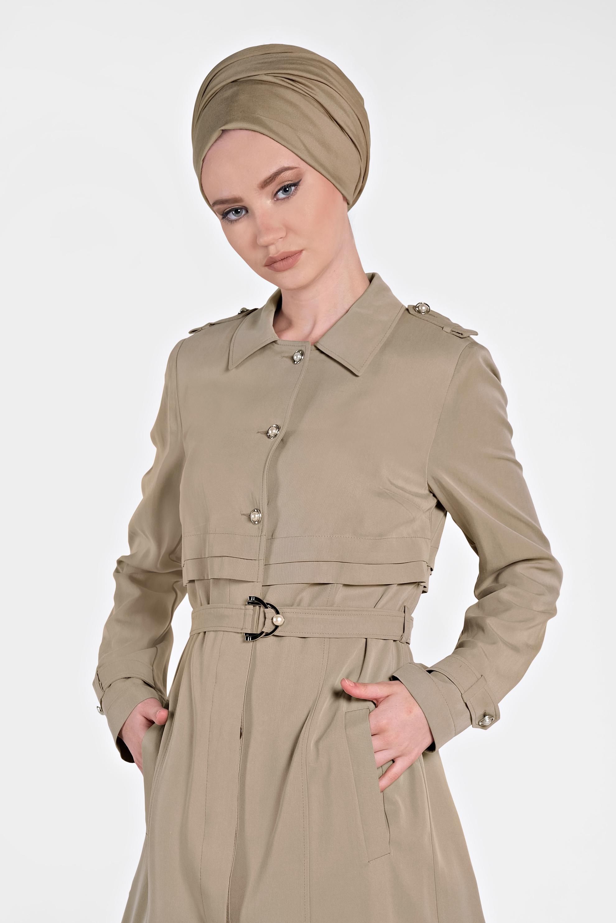 Tesettür giyim BEJ DÜĞMELİ VE KEMERLİ TENSEL TRENÇKOT 1224