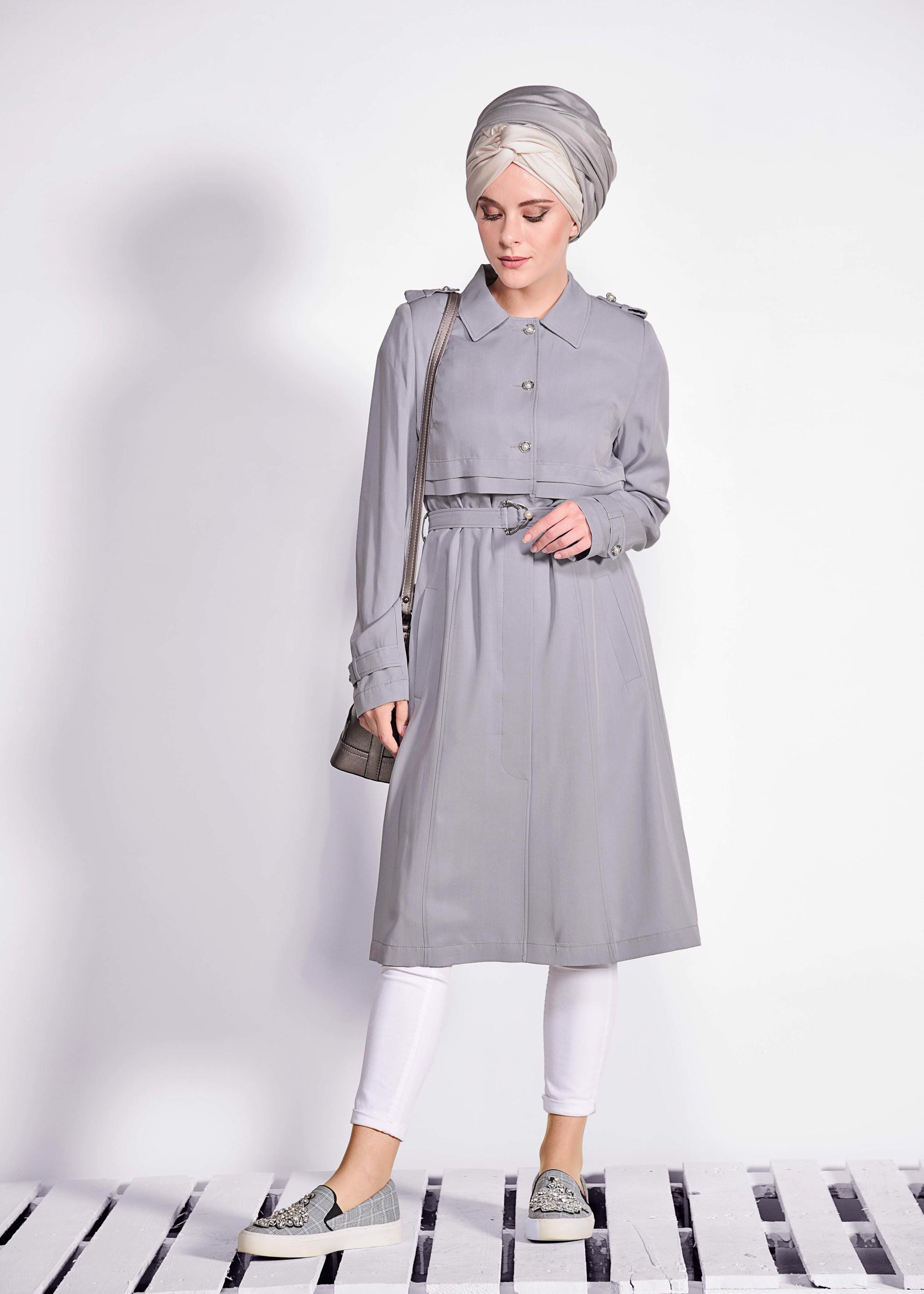 Tesettür giyim GRİ DÜĞMELİ VE KEMERLİ TENSEL TRENÇKOT 1224