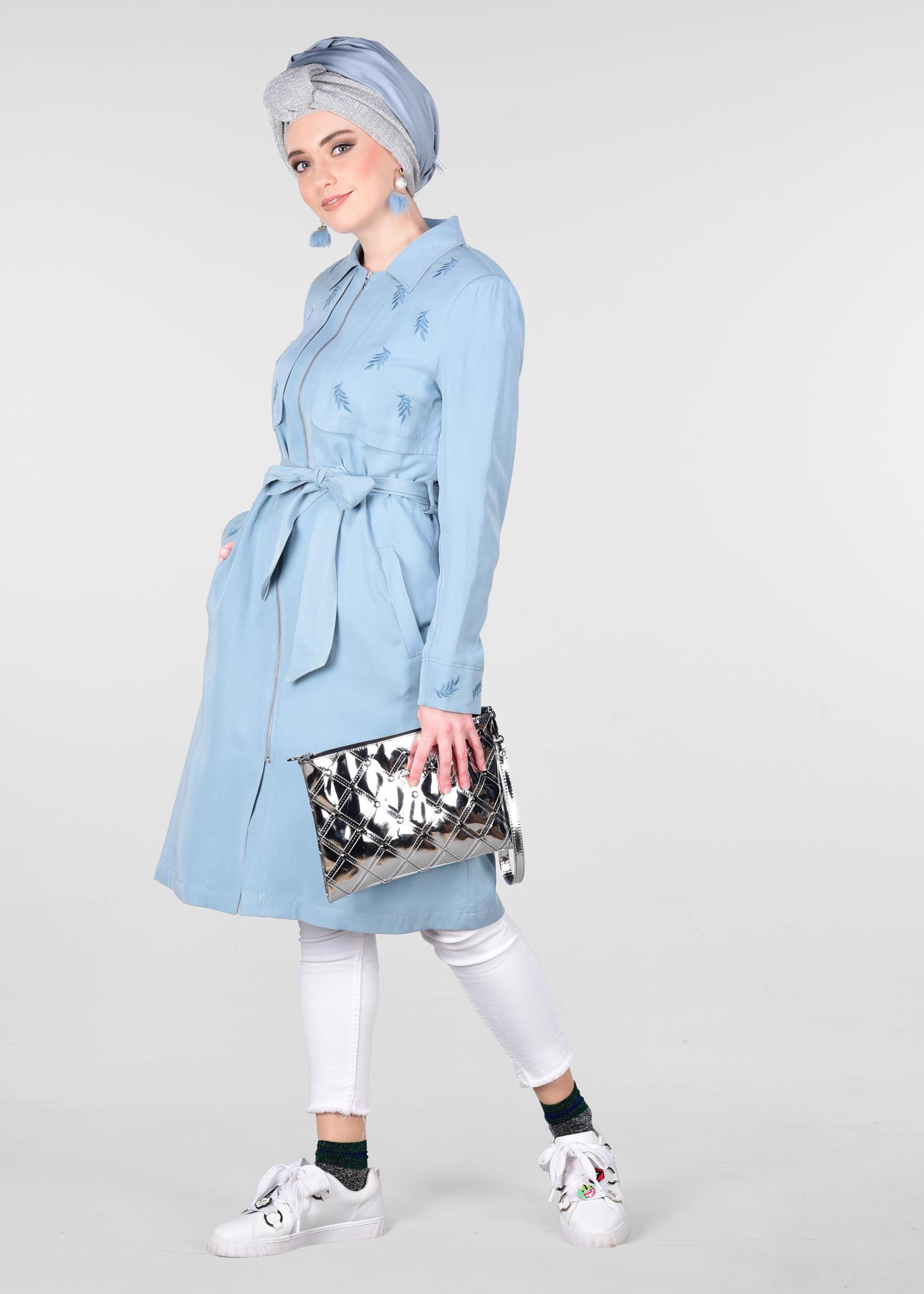 Tesettür giyim MAVİ YAPRAK BASKILI FERMUARLI TRENÇKOT 1242 