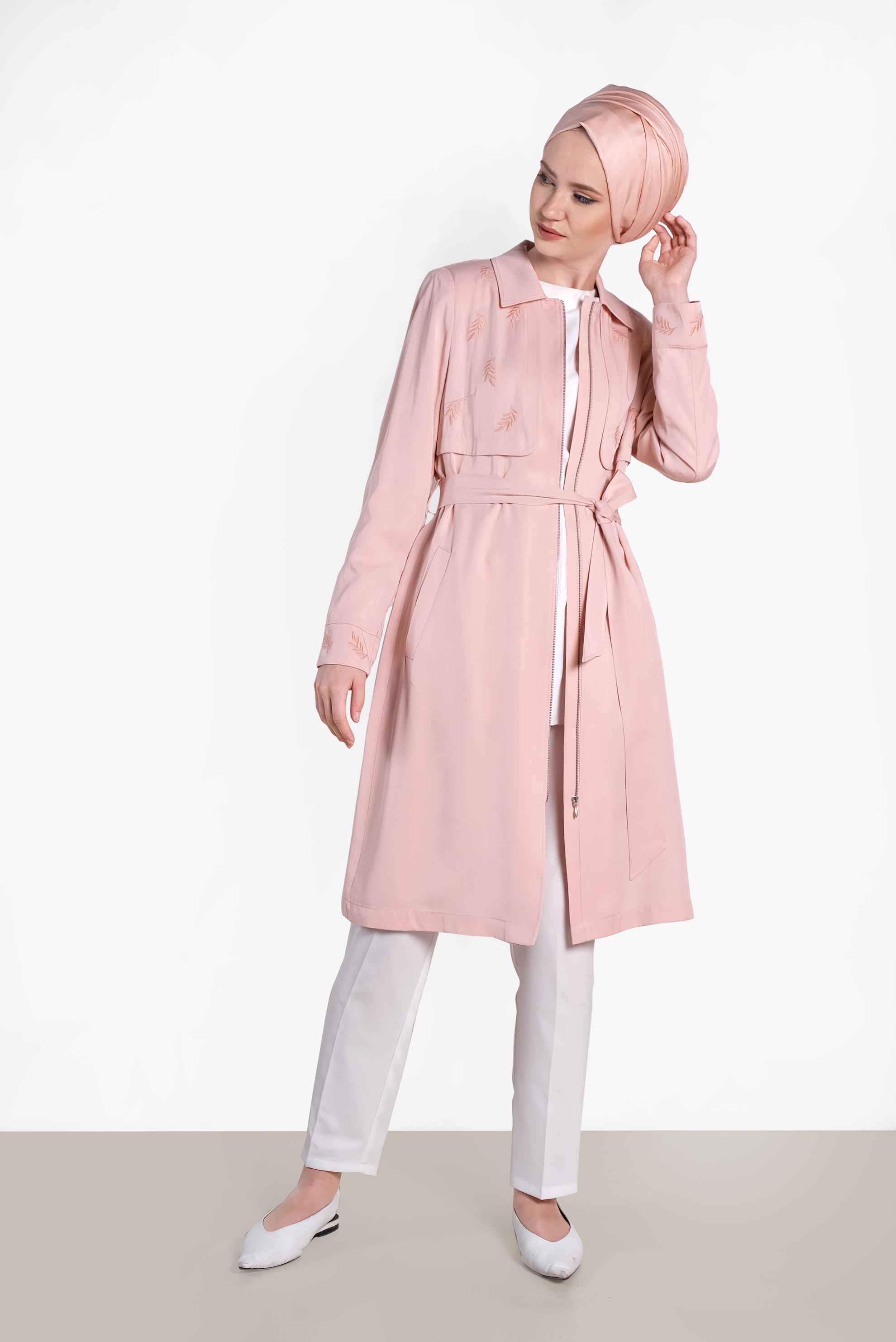 Tesettür giyim PUDRA YAPRAK BASKILI FERMUARLI TRENÇKOT 1242 