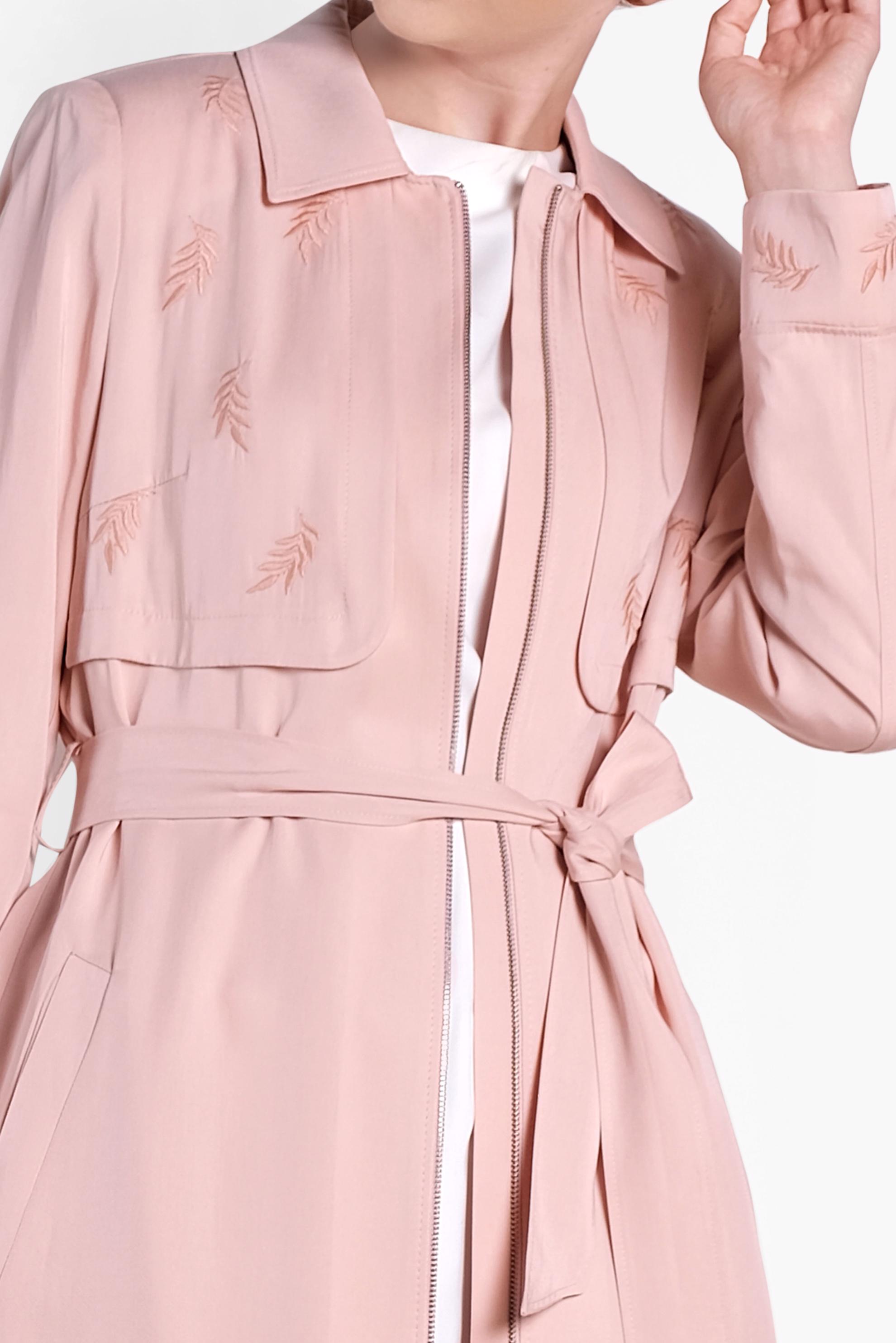 Tesettür giyim PUDRA YAPRAK BASKILI FERMUARLI TRENÇKOT 1242 