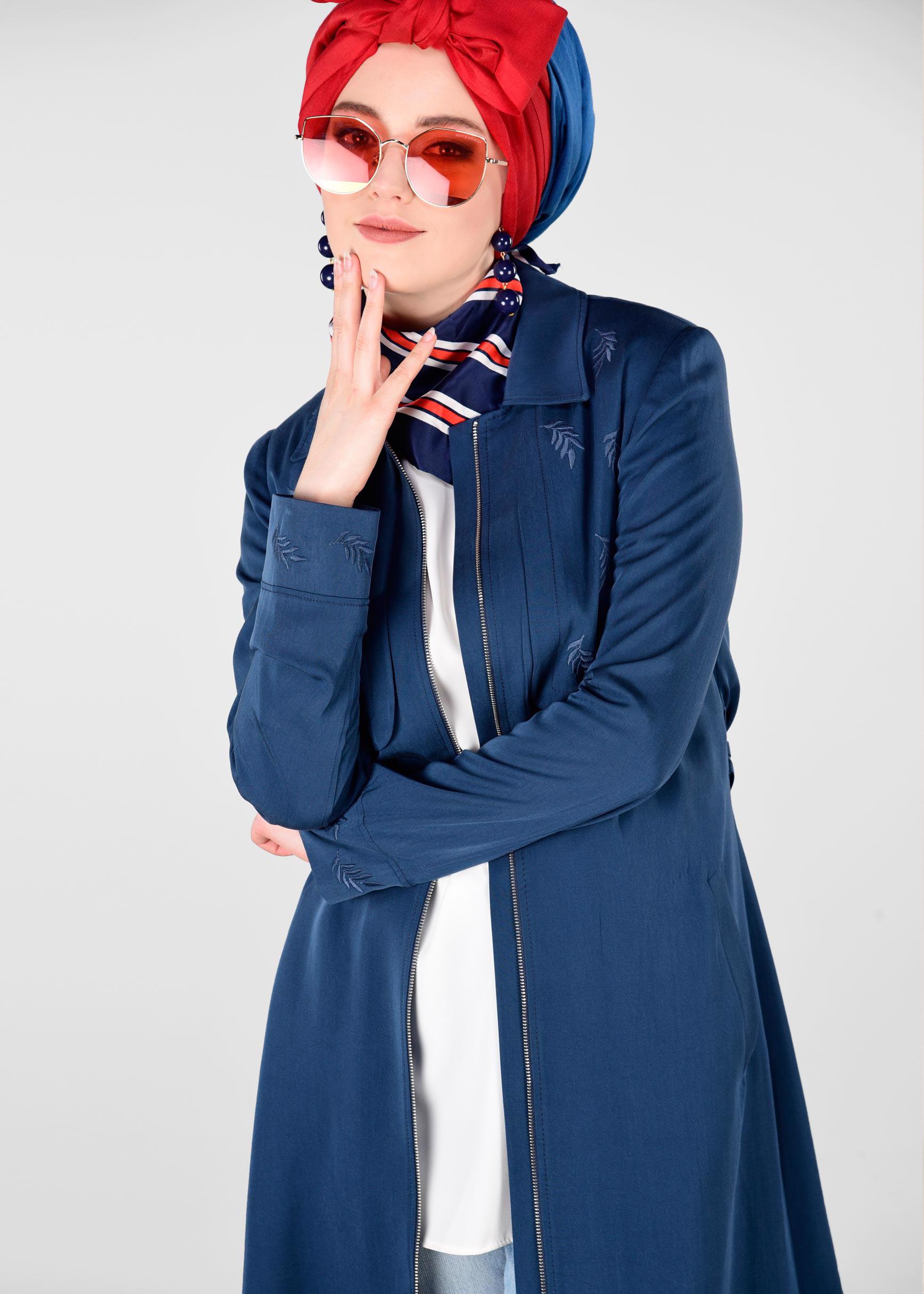 Tesettür giyim LACİVERT YAPRAK BASKILI FERMUARLI TRENÇKOT 1242 