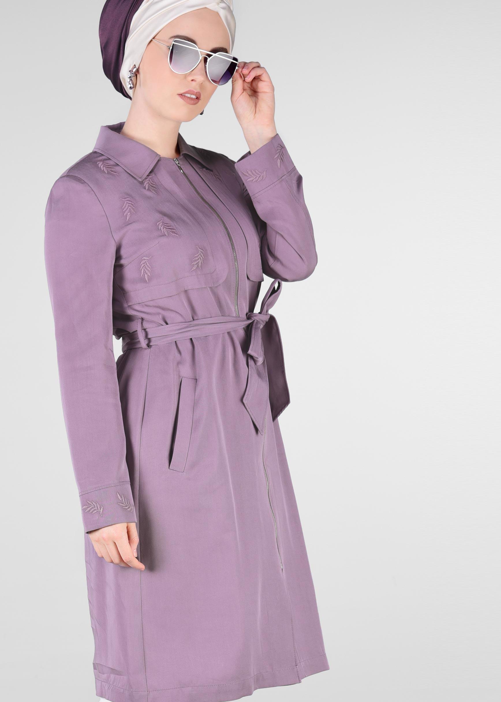 Tesettür giyim MOR YAPRAK BASKILI FERMUARLI TRENÇKOT 1242 