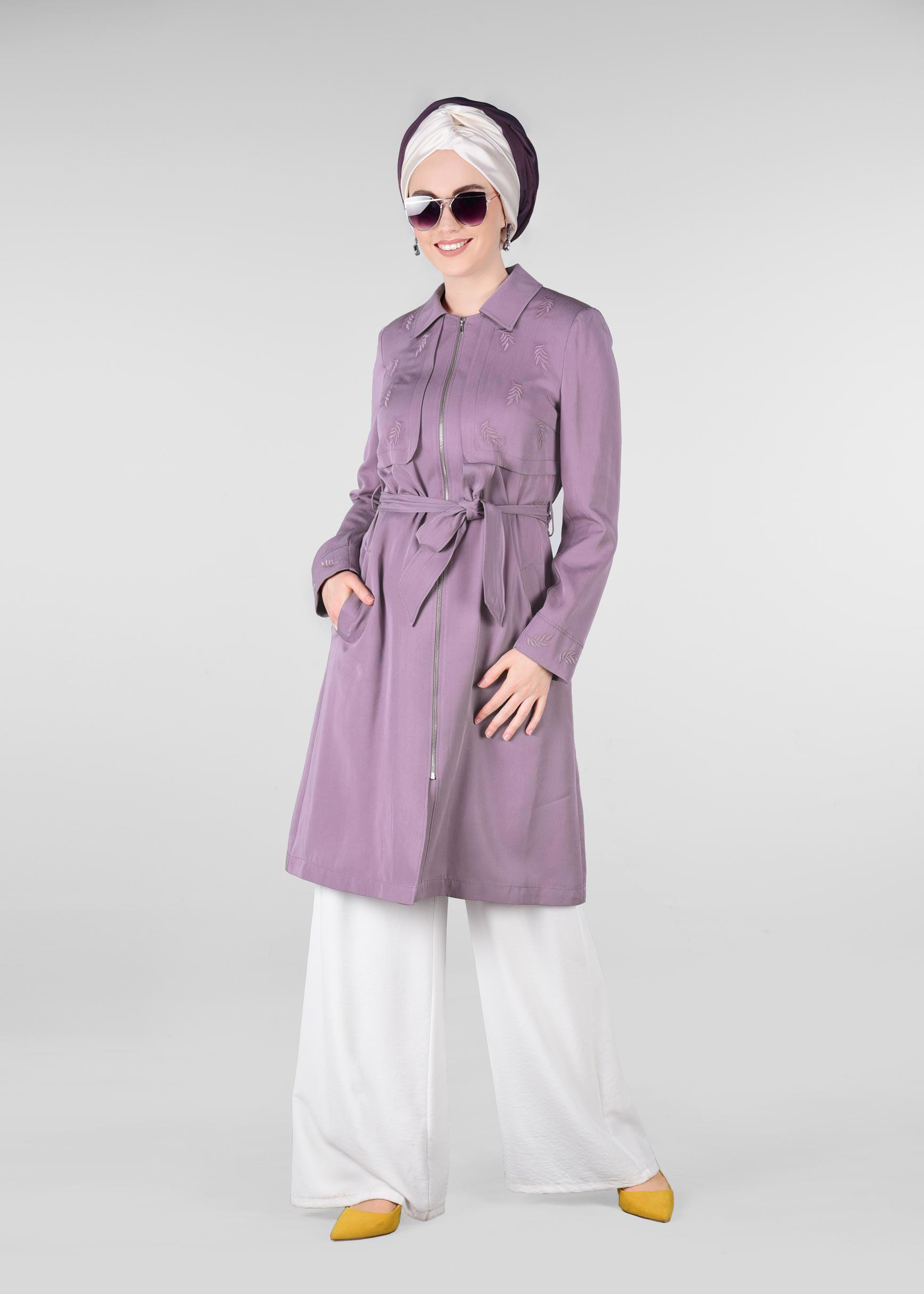 Tesettür giyim MOR YAPRAK BASKILI FERMUARLI TRENÇKOT 1242 