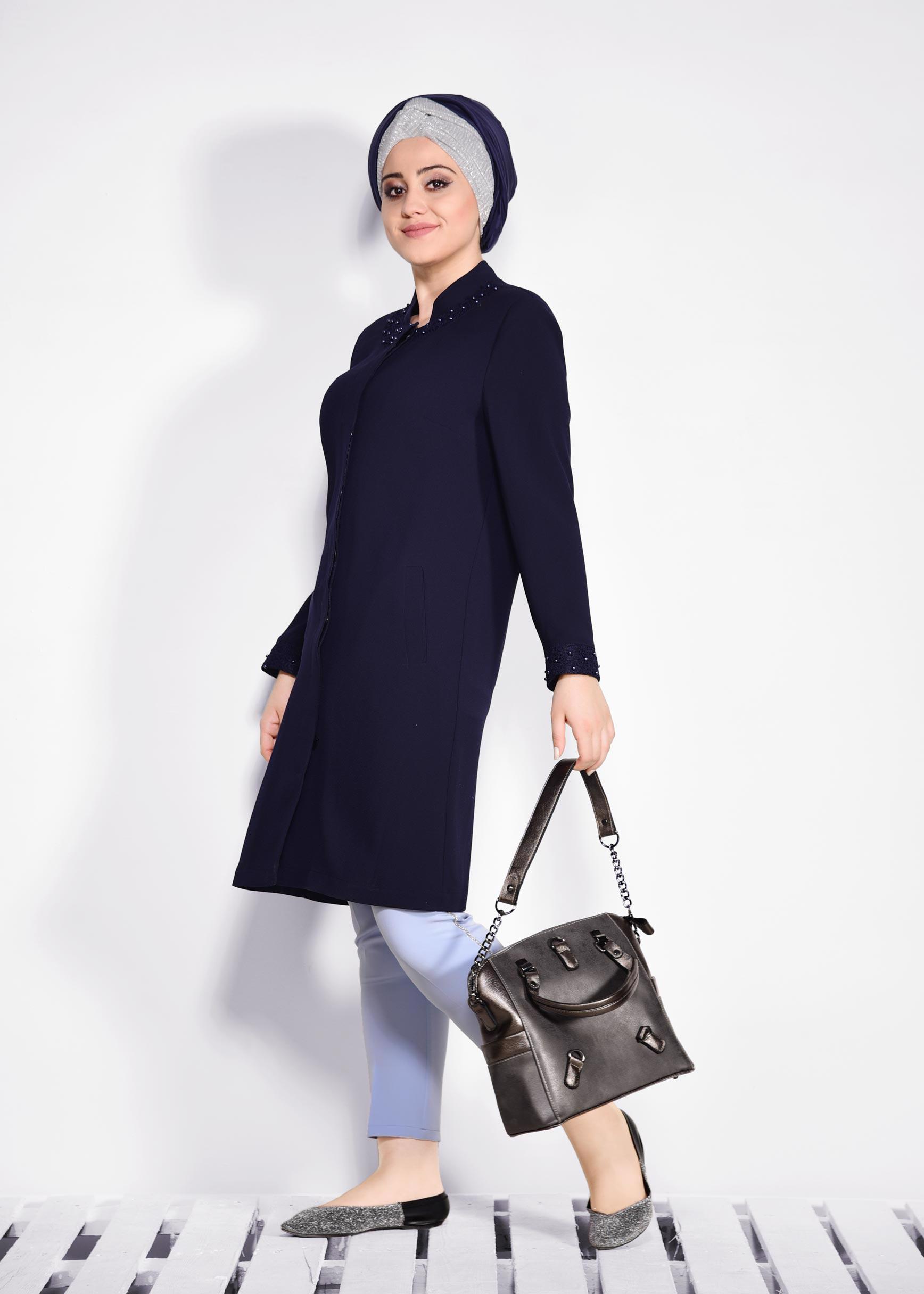 Tesettür giyim LACİVERT MANŞET VE YAKASI GÜPÜR  İŞLEMELİ TRENÇKOT 1288 
