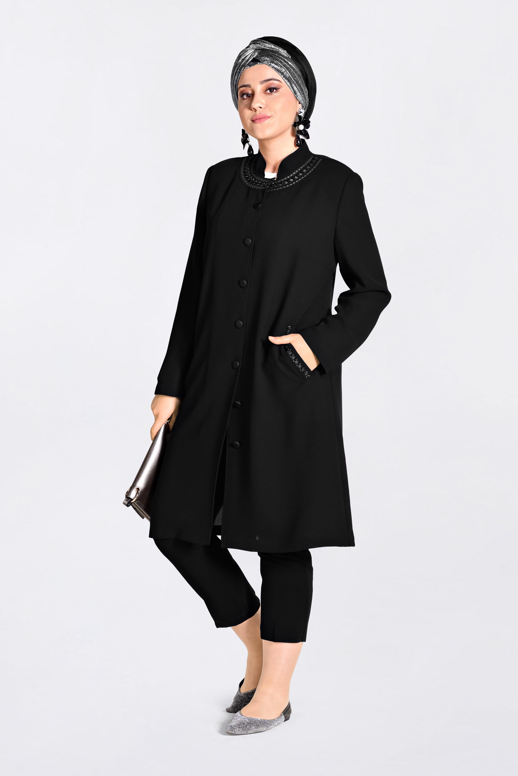 Tesettür giyim SİYAH BONCUK İŞLEMELİ ÖNDEN DÜĞMELİ TRENÇKOT 1293