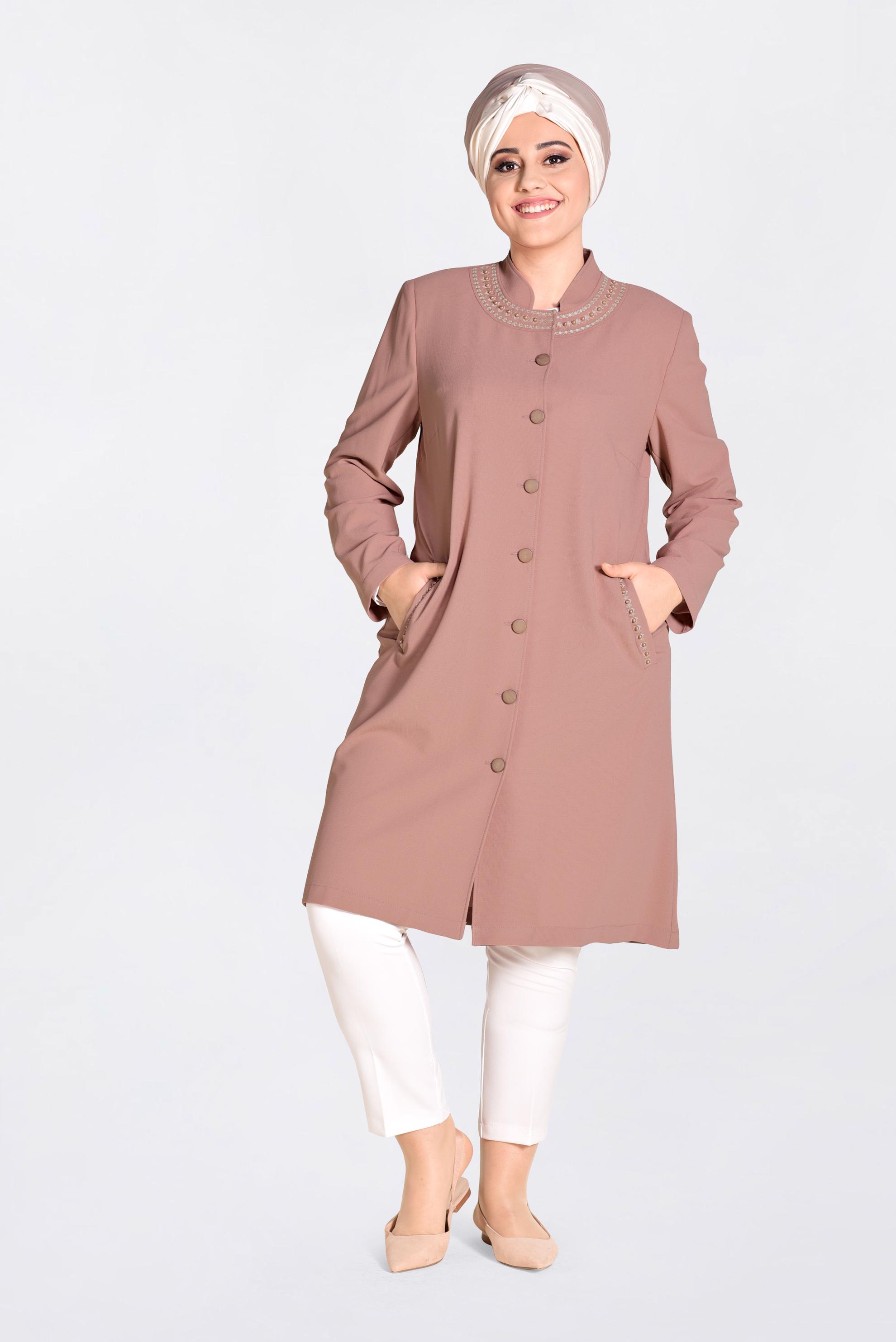 Tesettür giyim PUDRA BONCUK İŞLEMELİ ÖNDEN DÜĞMELİ TRENÇKOT 1293