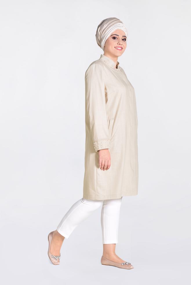 Tesettür giyim BEJ HAKİM YAKA İNCİLİ TRENÇKOT 1298  - ALVİNA