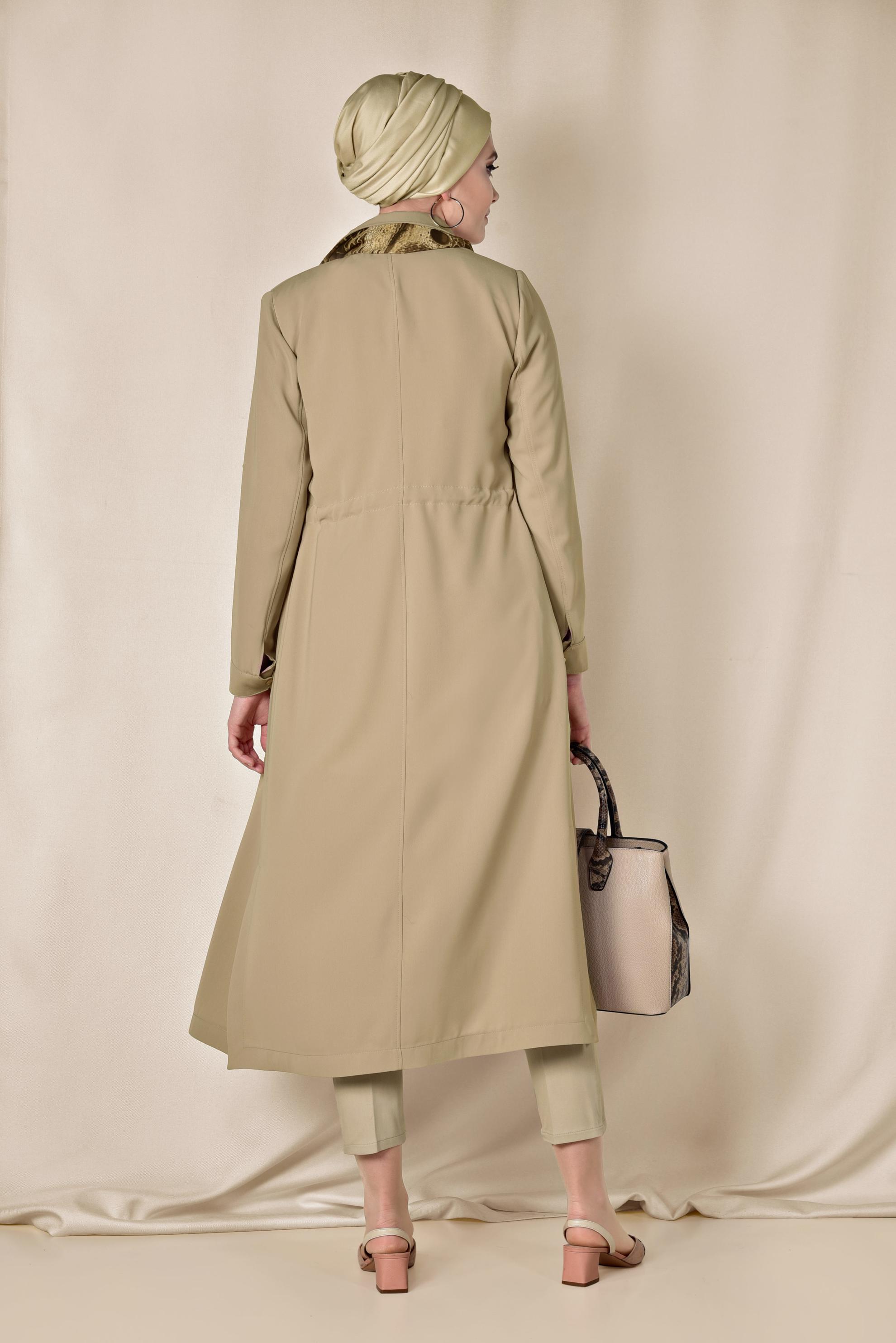 Tesettür giyim BEJ KUŞGÖZÜ DETAYLI DÜĞMELİ TRENÇKOT 1400