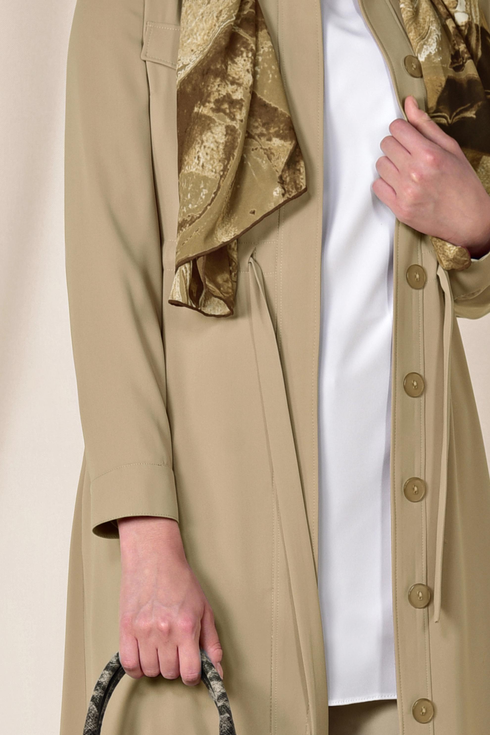 Tesettür giyim BEJ KUŞGÖZÜ DETAYLI DÜĞMELİ TRENÇKOT 1400