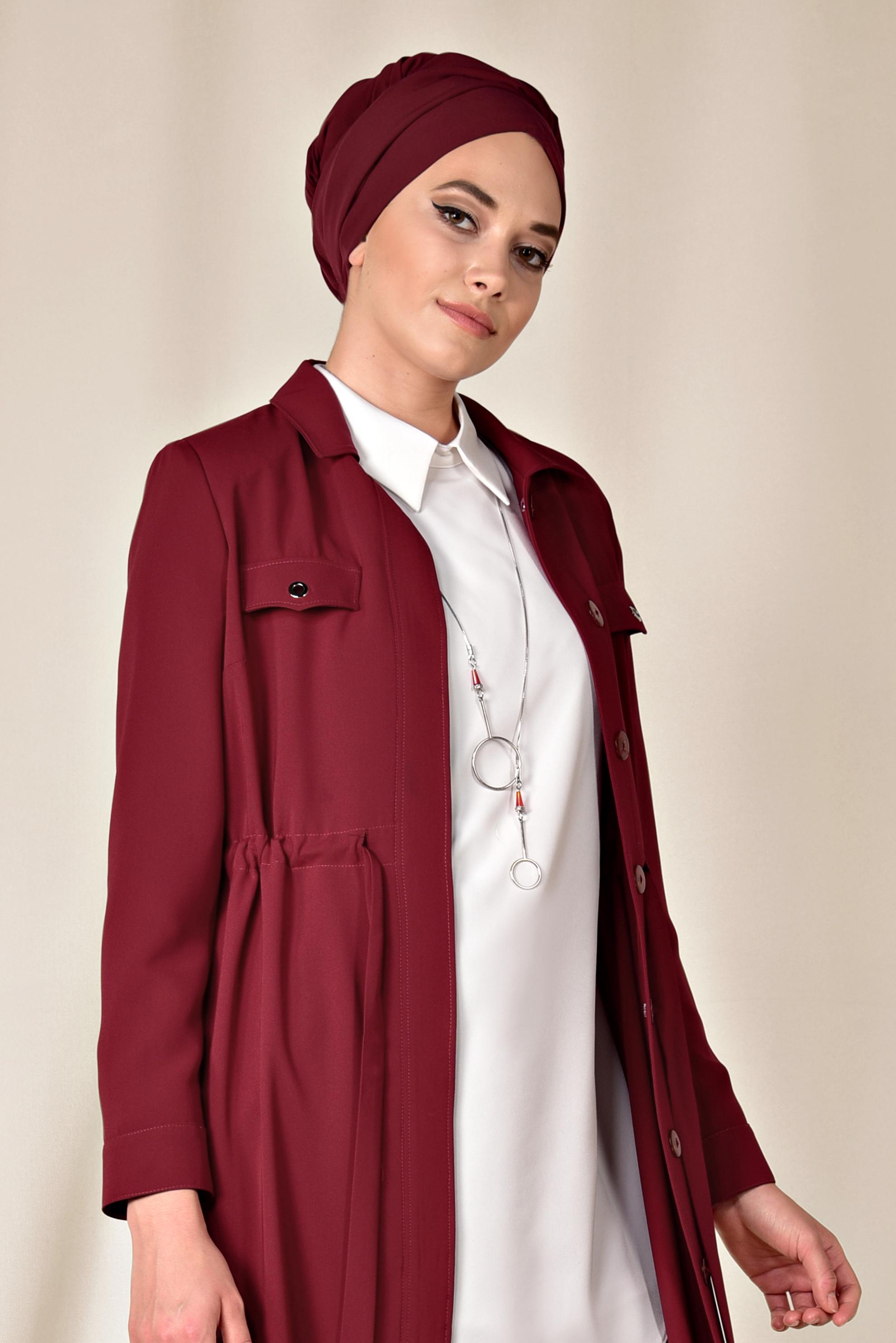 Tesettür giyim BORDO KUŞGÖZÜ DETAYLI DÜĞMELİ TRENÇKOT 1400