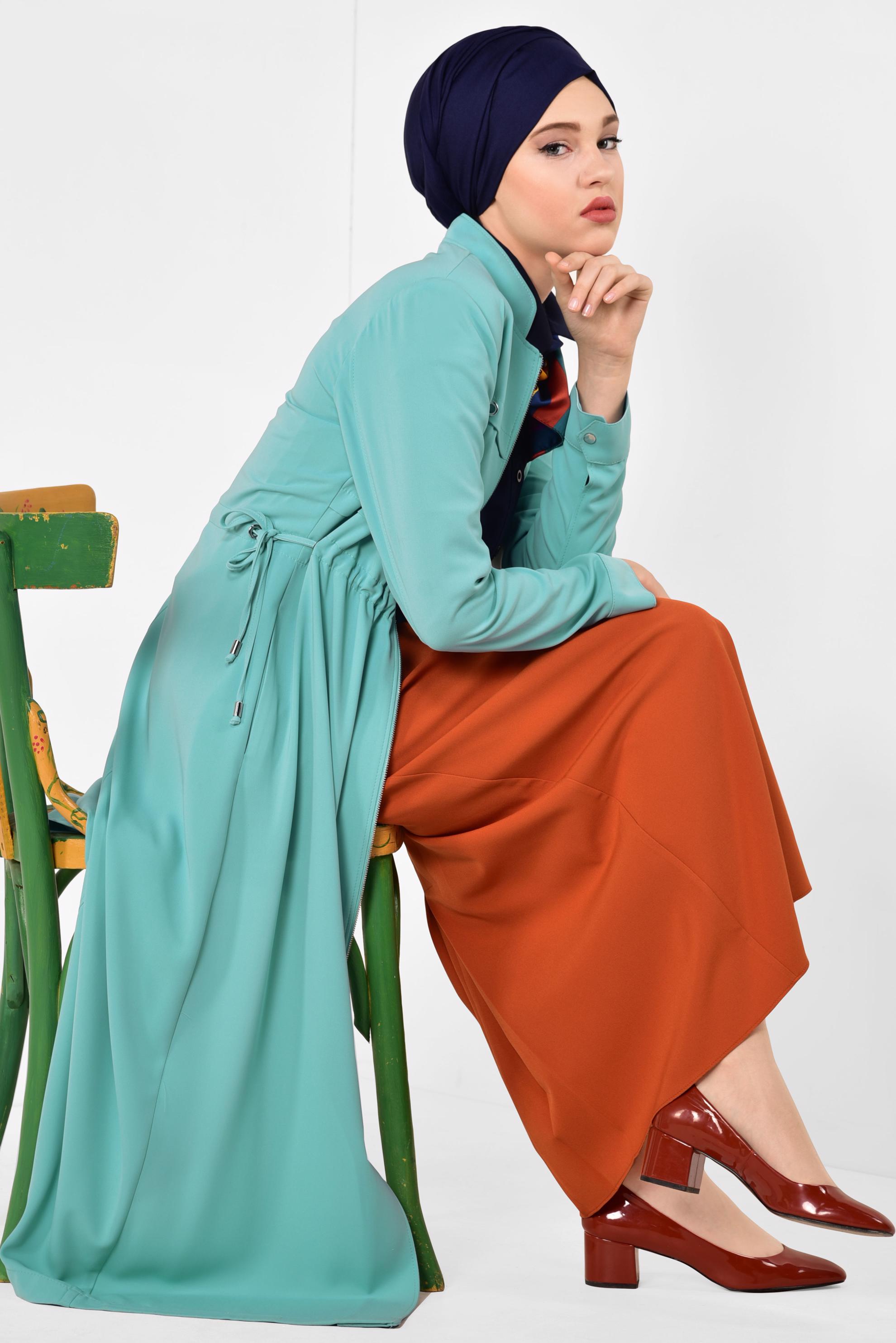 Tesettür giyim YEŞİL BELİ BÜZGÜLÜ FERMUARLI TRENÇKOT 1403