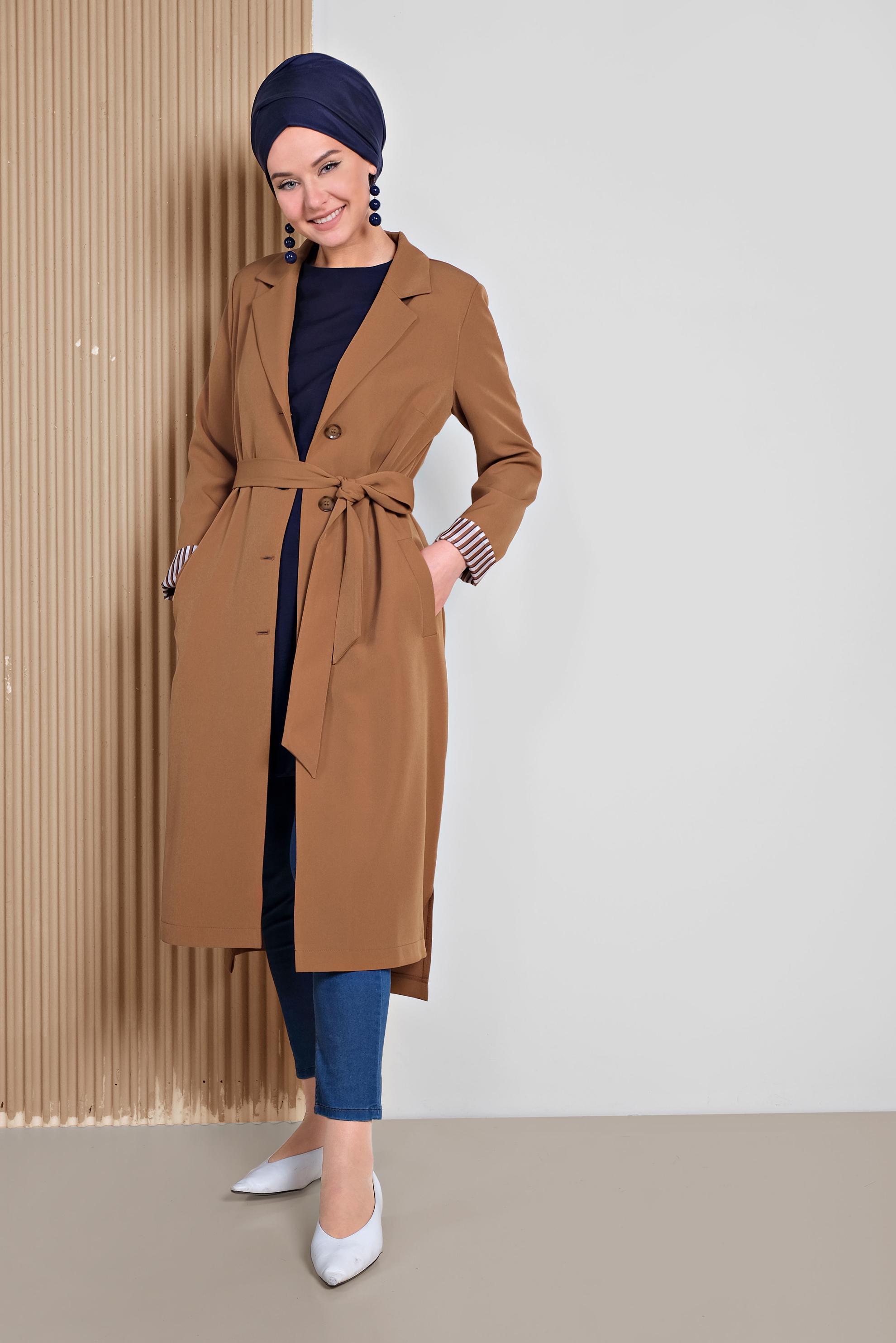 Tesettür giyim TABA ÇİZGİ DETAYLI BELİ KEMERLİ TRENÇKOT 1404