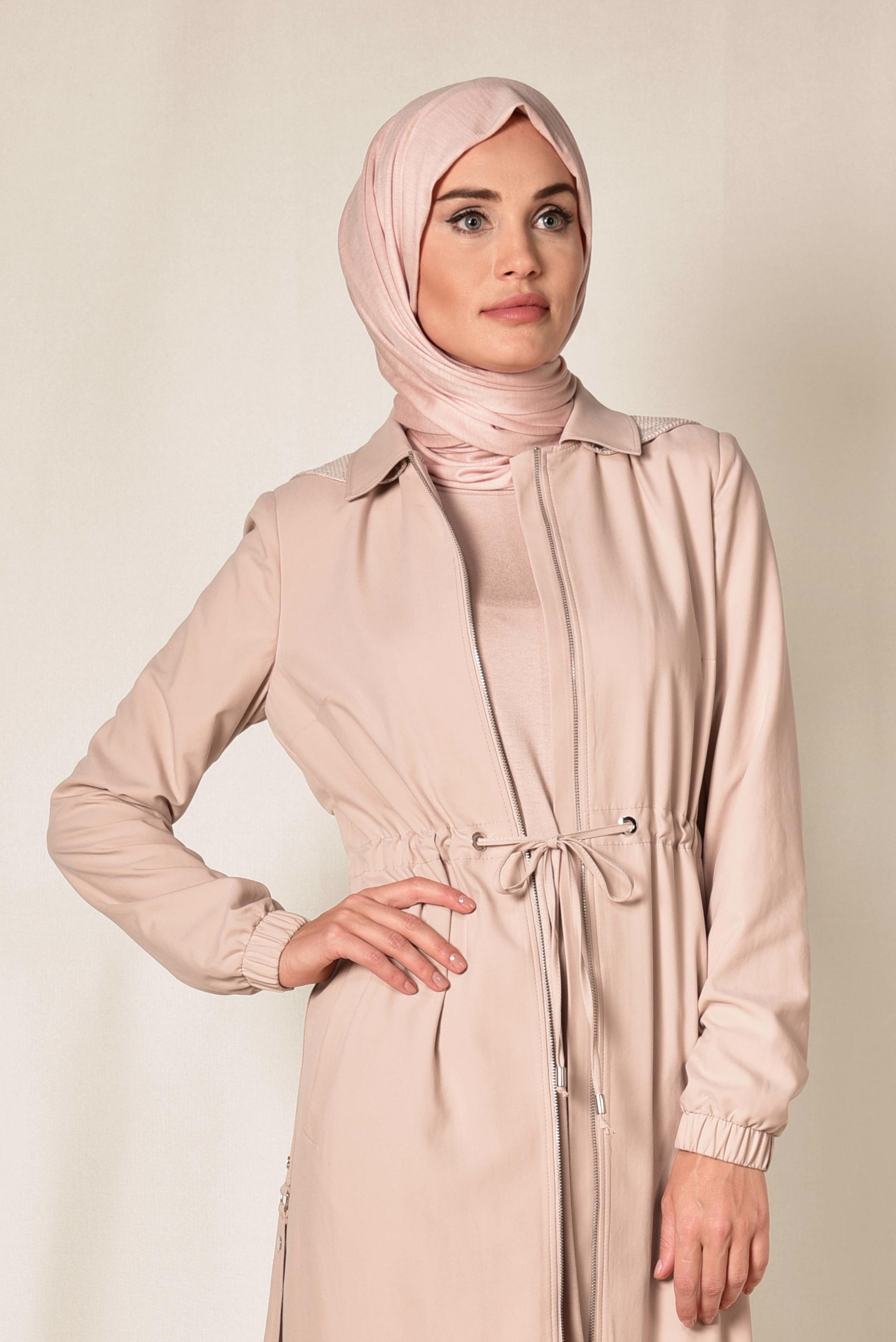 Tesettür giyim PUDRA ETEK UCU LASTİKLİ FERMUARLI TRENÇKOT 1406