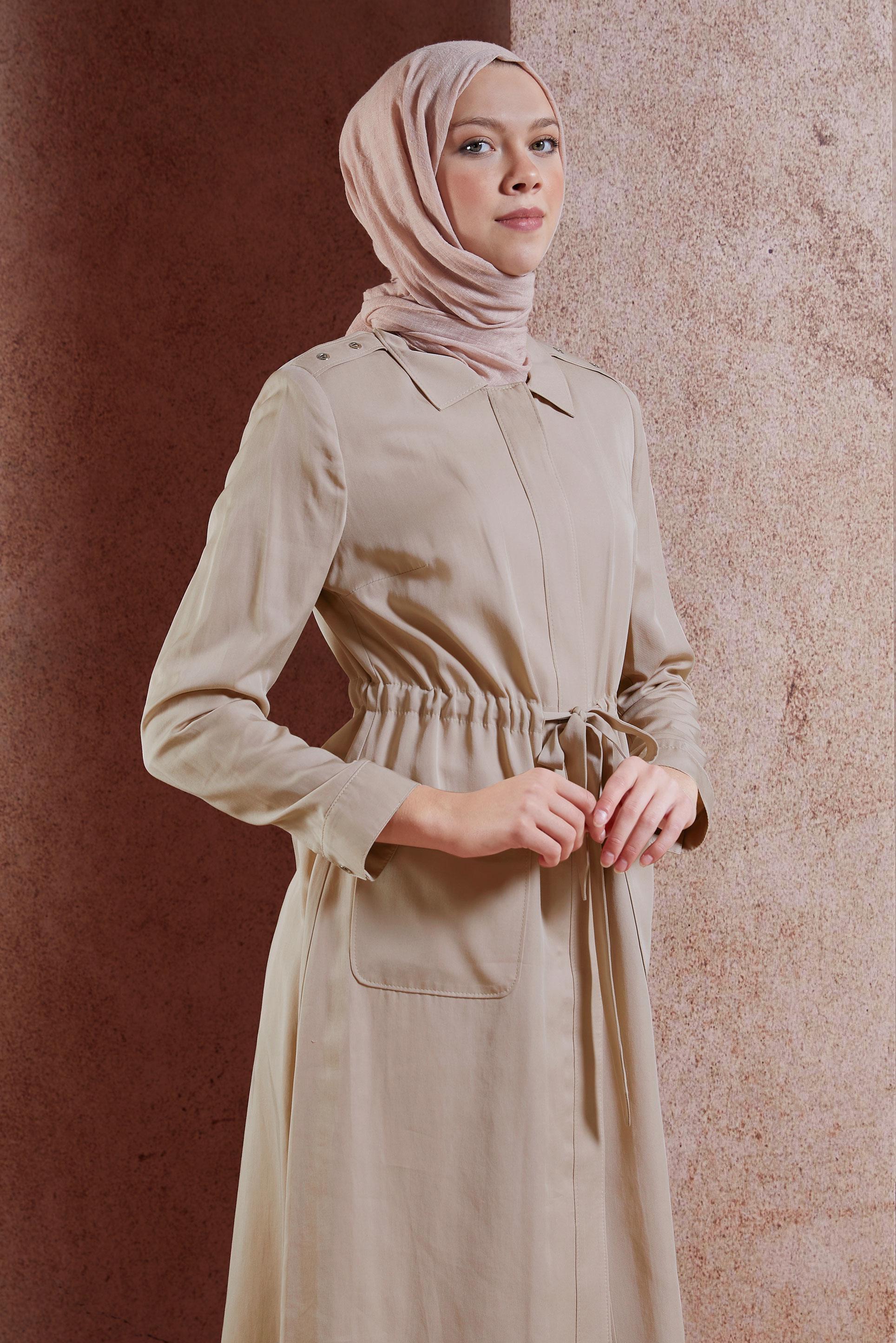 Tesettür giyim BEJ ASİMETRİK KESİM DÜĞMELİ TRENÇKOT 1407