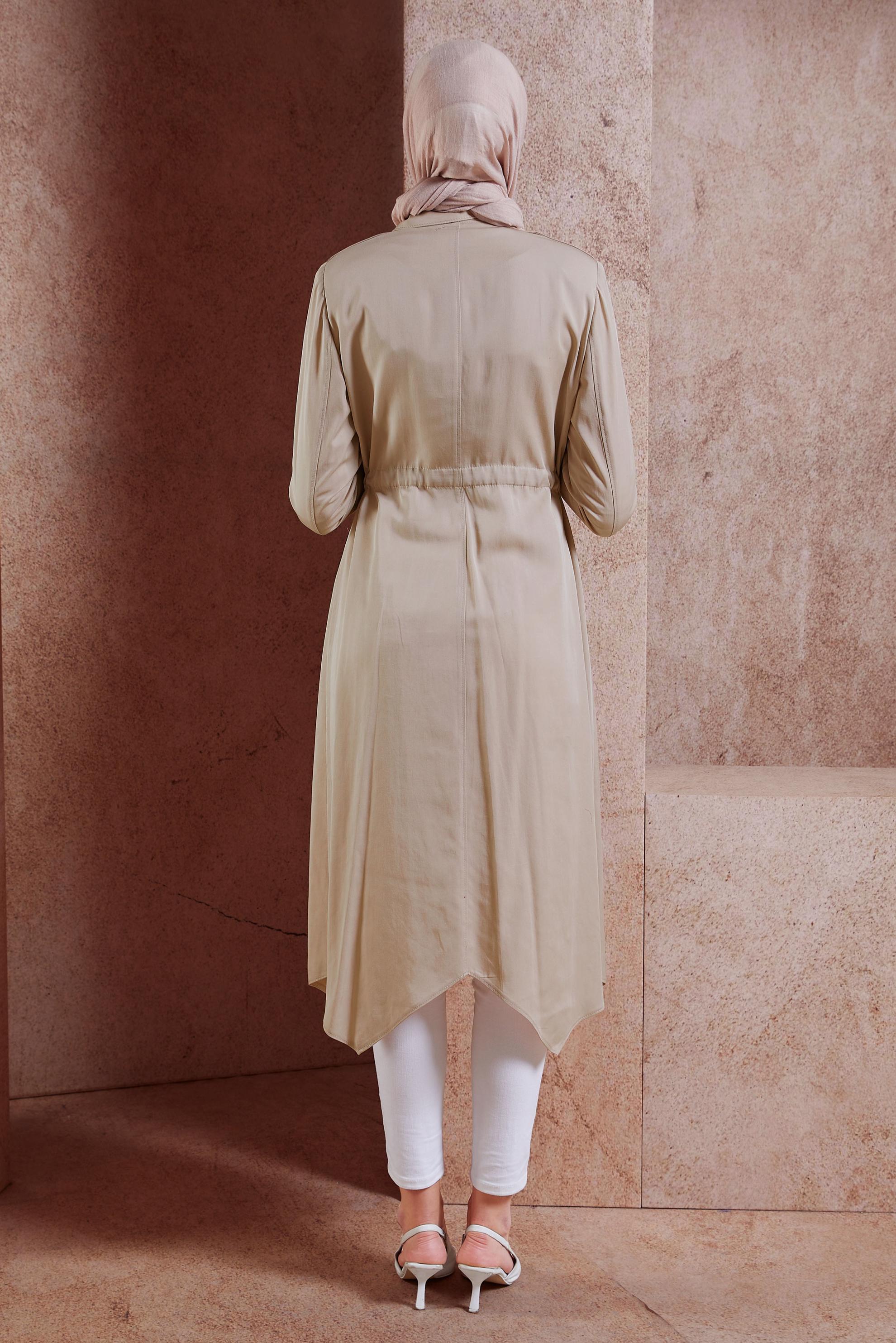 Tesettür giyim BEJ ASİMETRİK KESİM DÜĞMELİ TRENÇKOT 1407