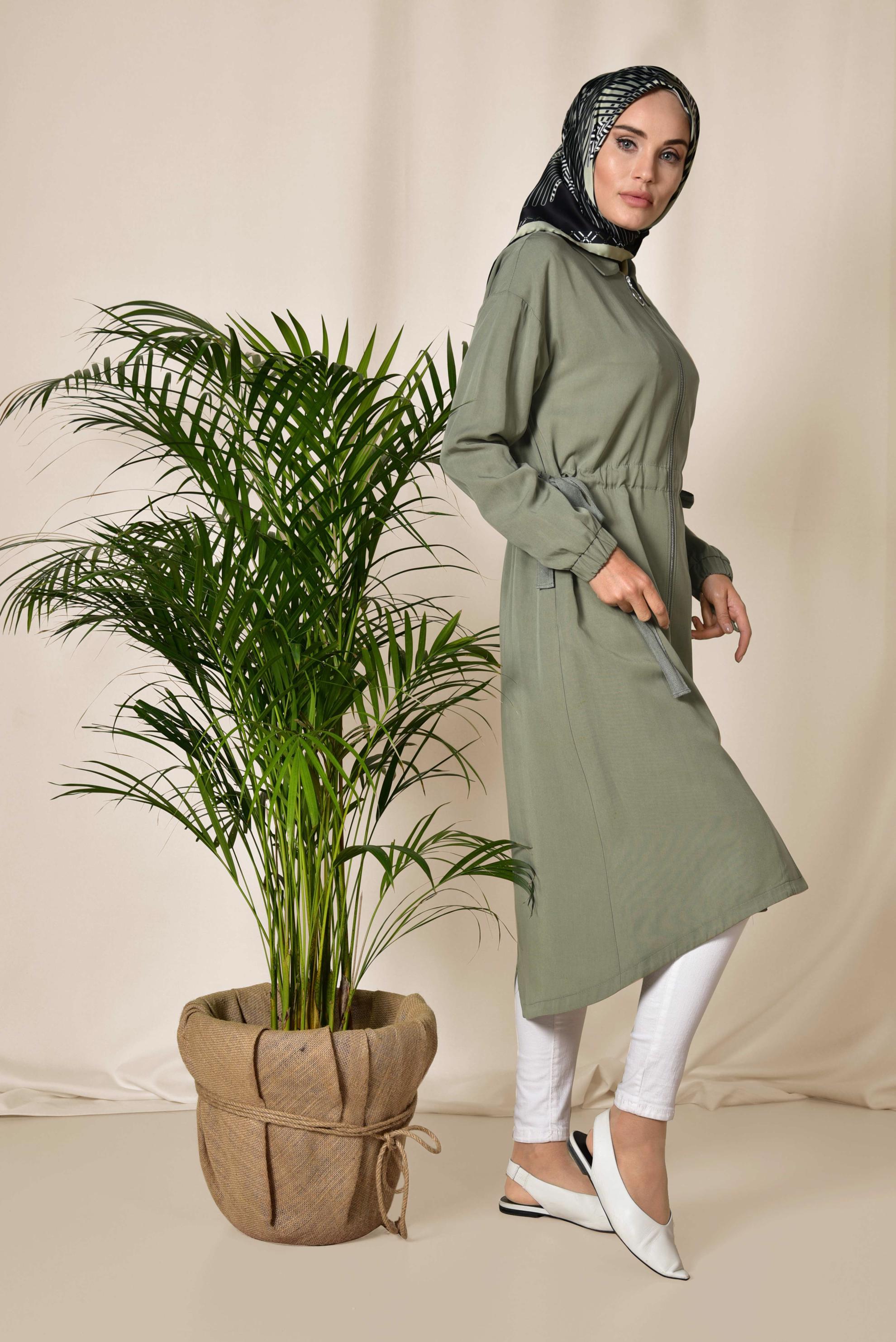 Tesettür giyim HAKİ BELİ BÜZGÜLÜ TENSEL TRENÇKOT 1408