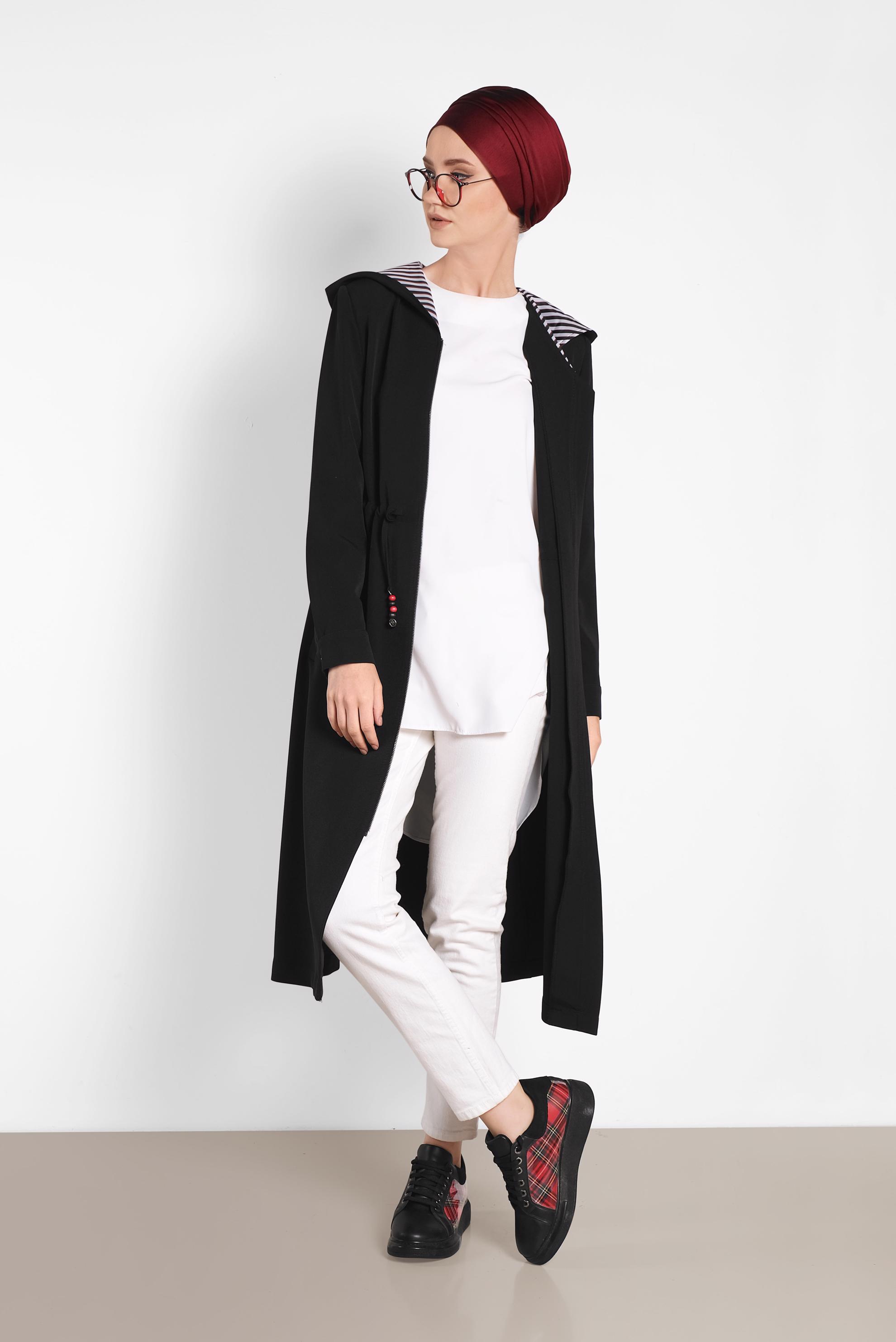 Tesettür giyim SİYAH BELİ BÜZGÜLÜ KAPÜŞONLU TRENÇKOT 1410