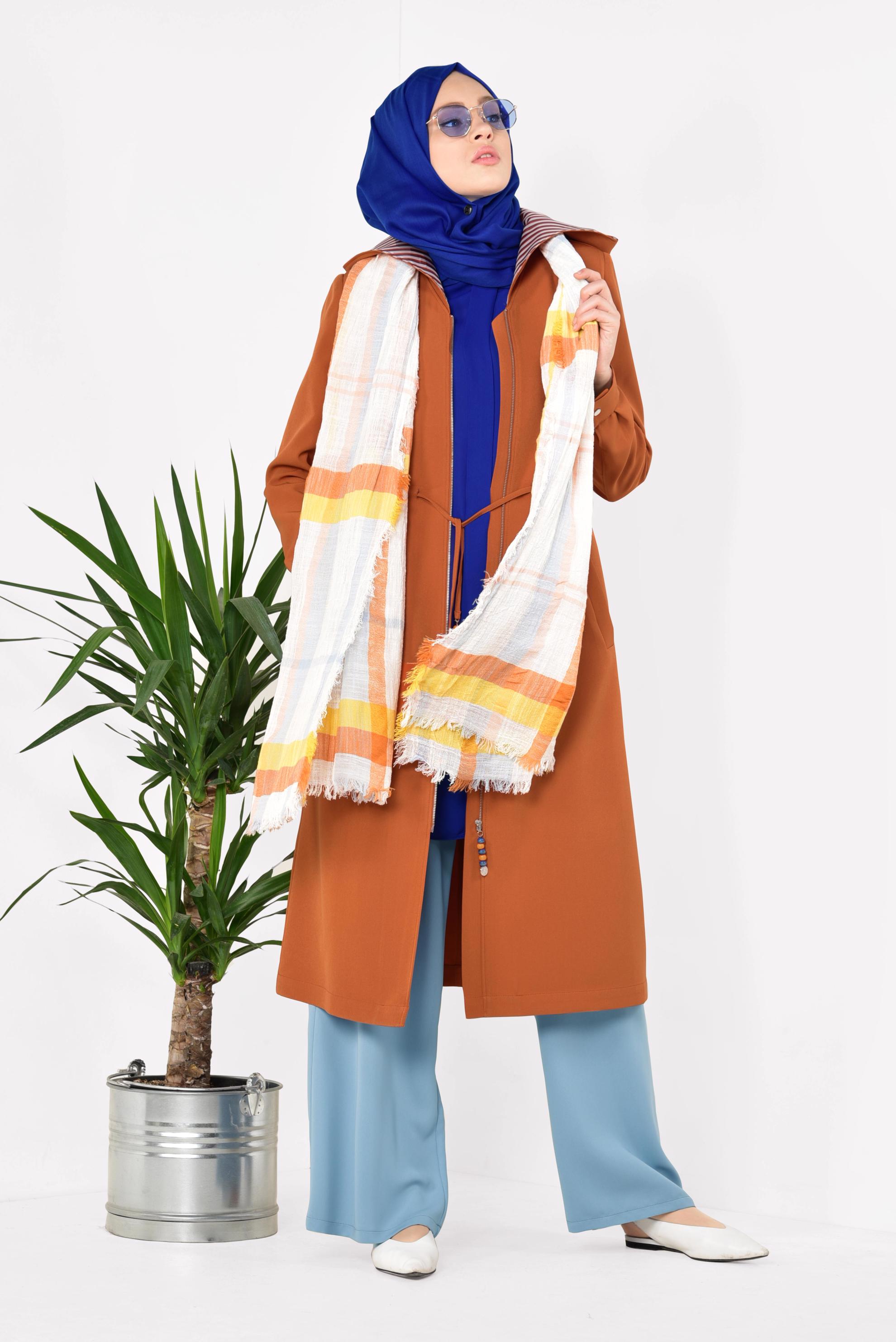 Tesettür giyim TURUNCU BELİ BÜZGÜLÜ KAPÜŞONLU TRENÇKOT 1410