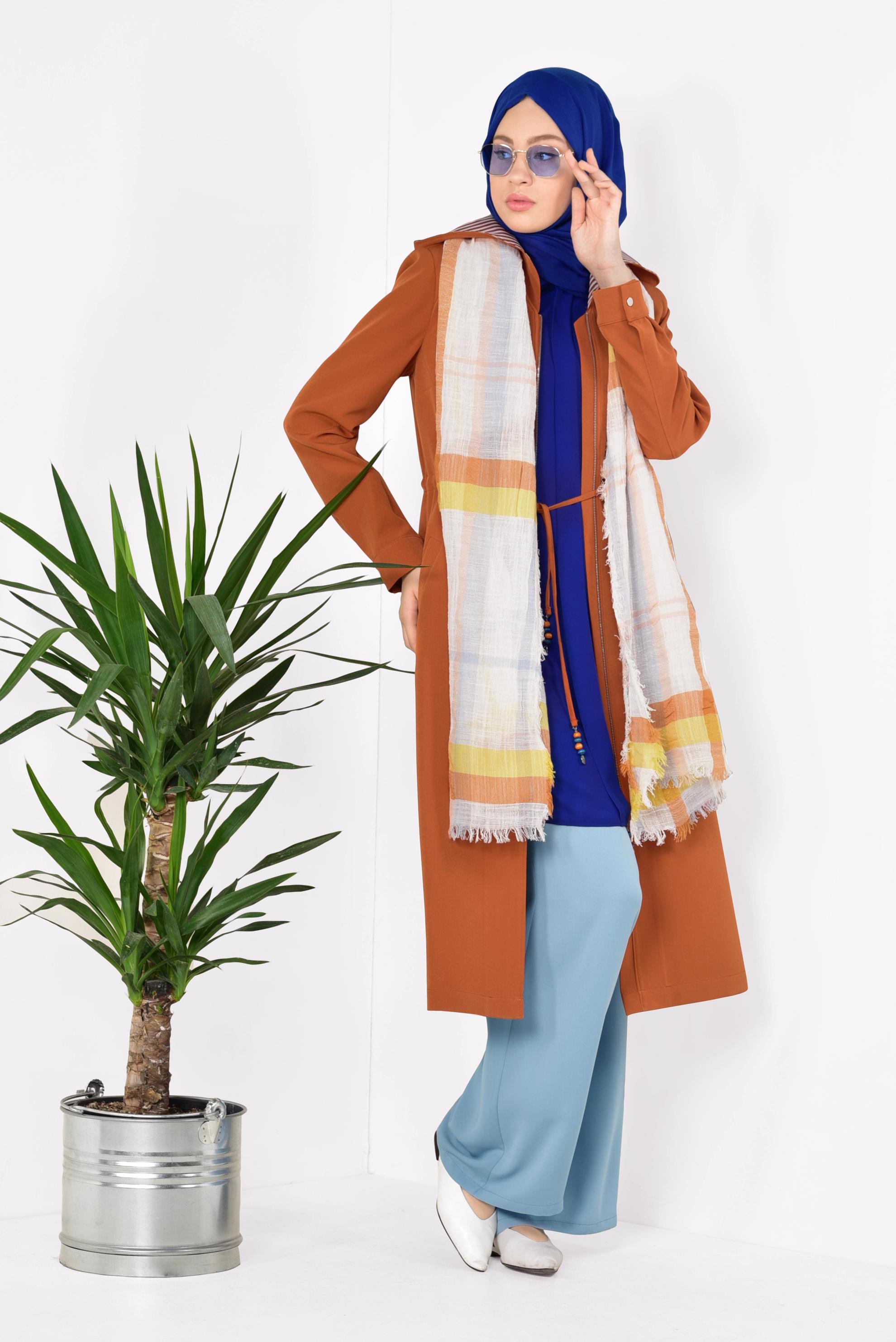 Tesettür giyim TURUNCU BELİ BÜZGÜLÜ KAPÜŞONLU TRENÇKOT 1410