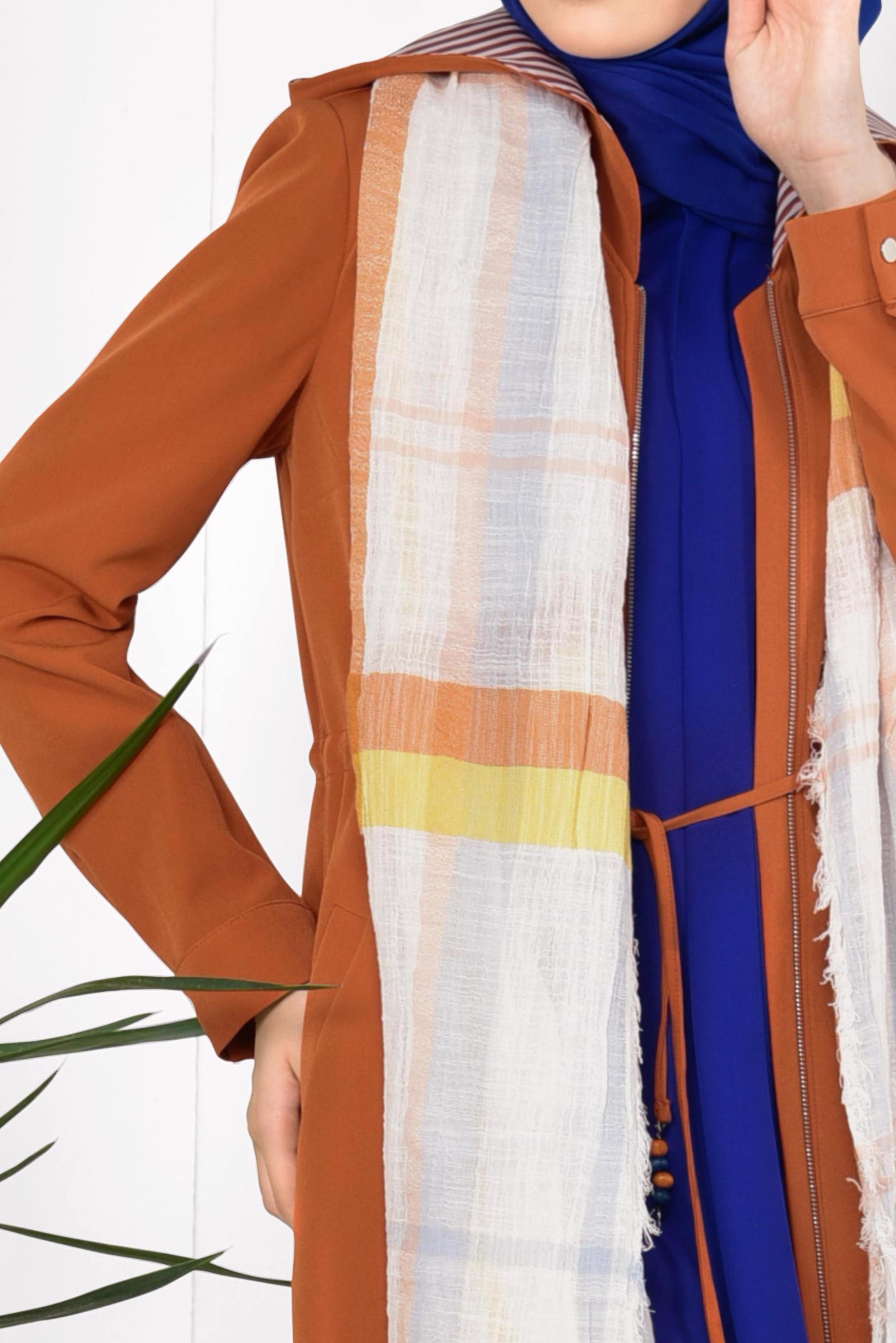 Tesettür giyim TURUNCU BELİ BÜZGÜLÜ KAPÜŞONLU TRENÇKOT 1410