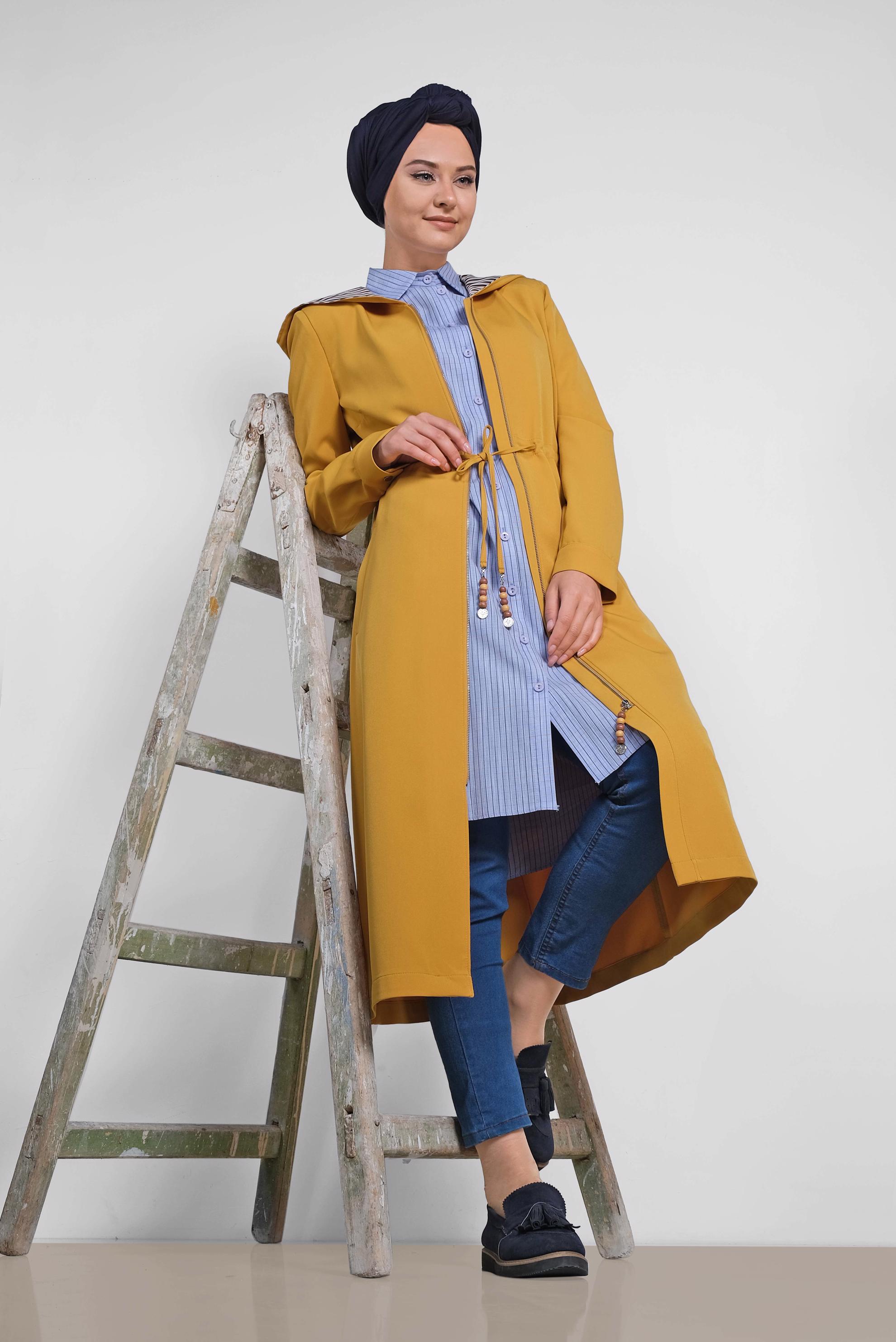 Tesettür giyim SARI BELİ BÜZGÜLÜ KAPÜŞONLU TRENÇKOT 1410