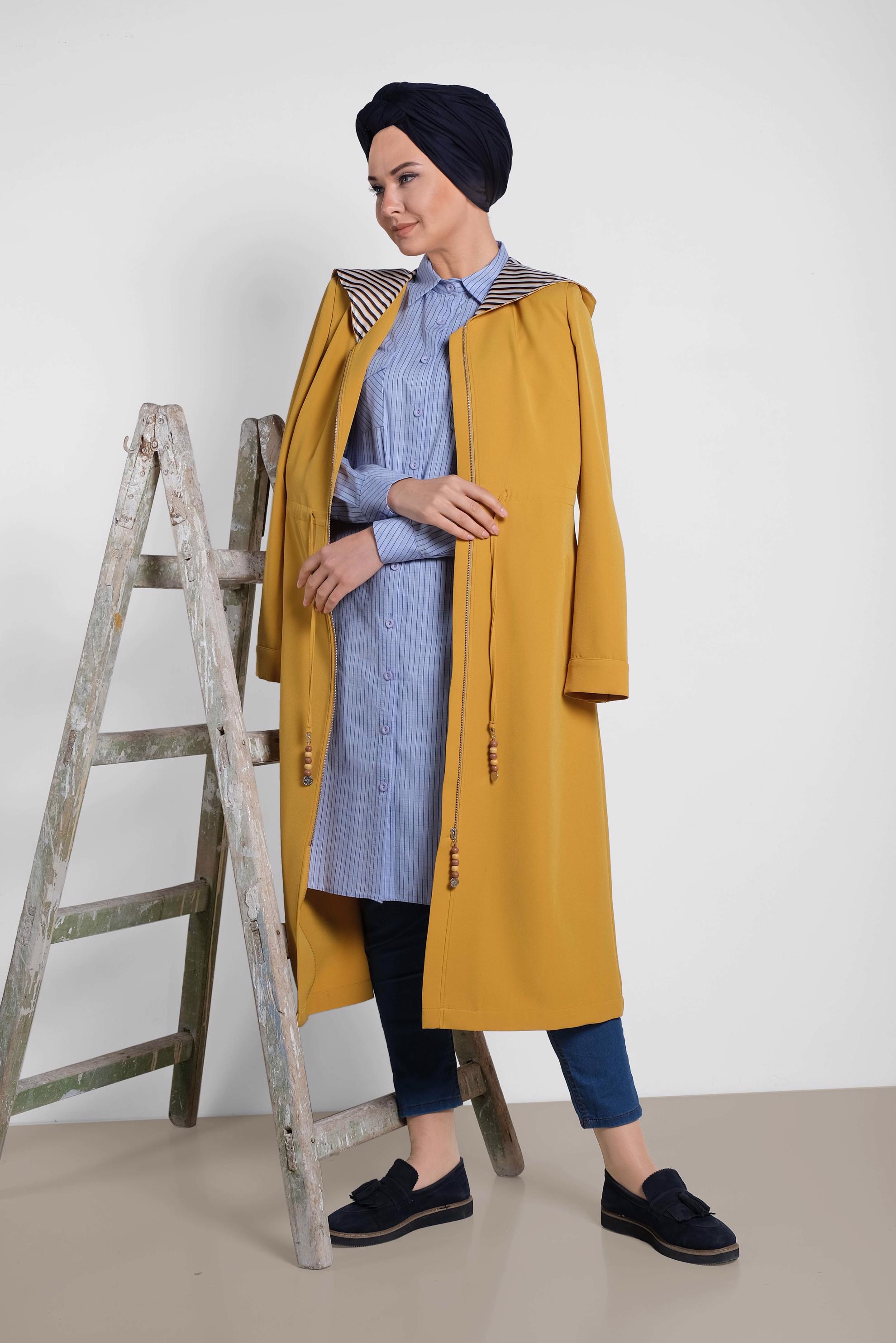 Tesettür giyim SARI BELİ BÜZGÜLÜ KAPÜŞONLU TRENÇKOT 1410