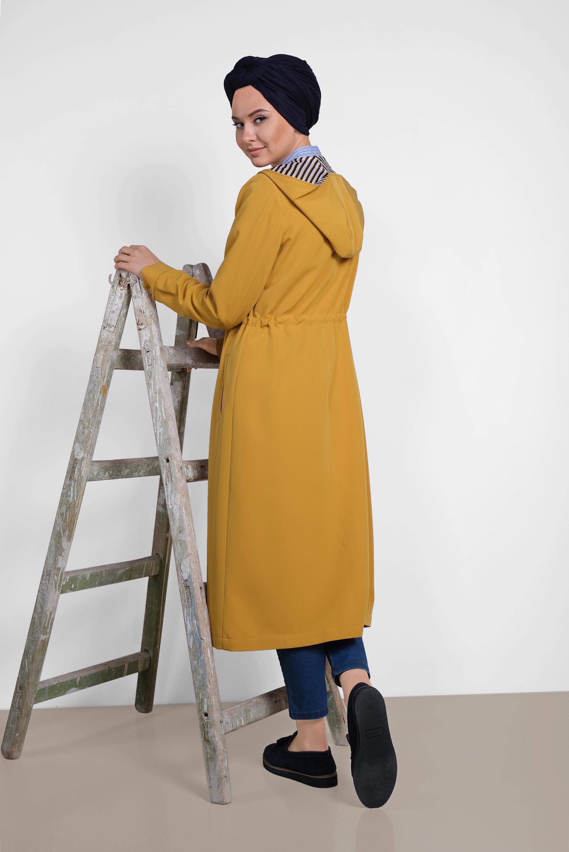 Tesettür giyim SARI BELİ BÜZGÜLÜ KAPÜŞONLU TRENÇKOT 1410