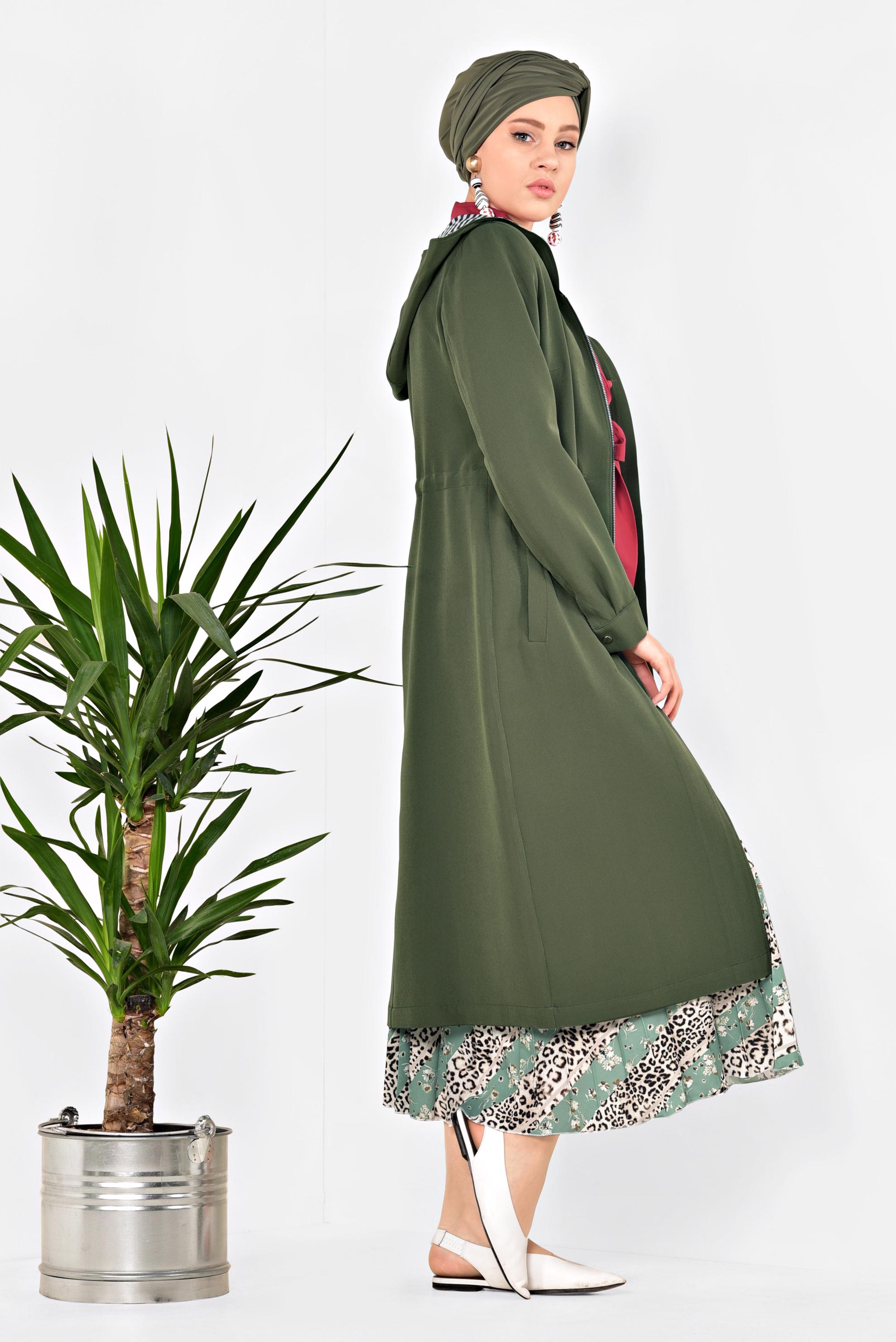 Tesettür giyim HAKİ BELİ BÜZGÜLÜ KAPÜŞONLU TRENÇKOT 1410