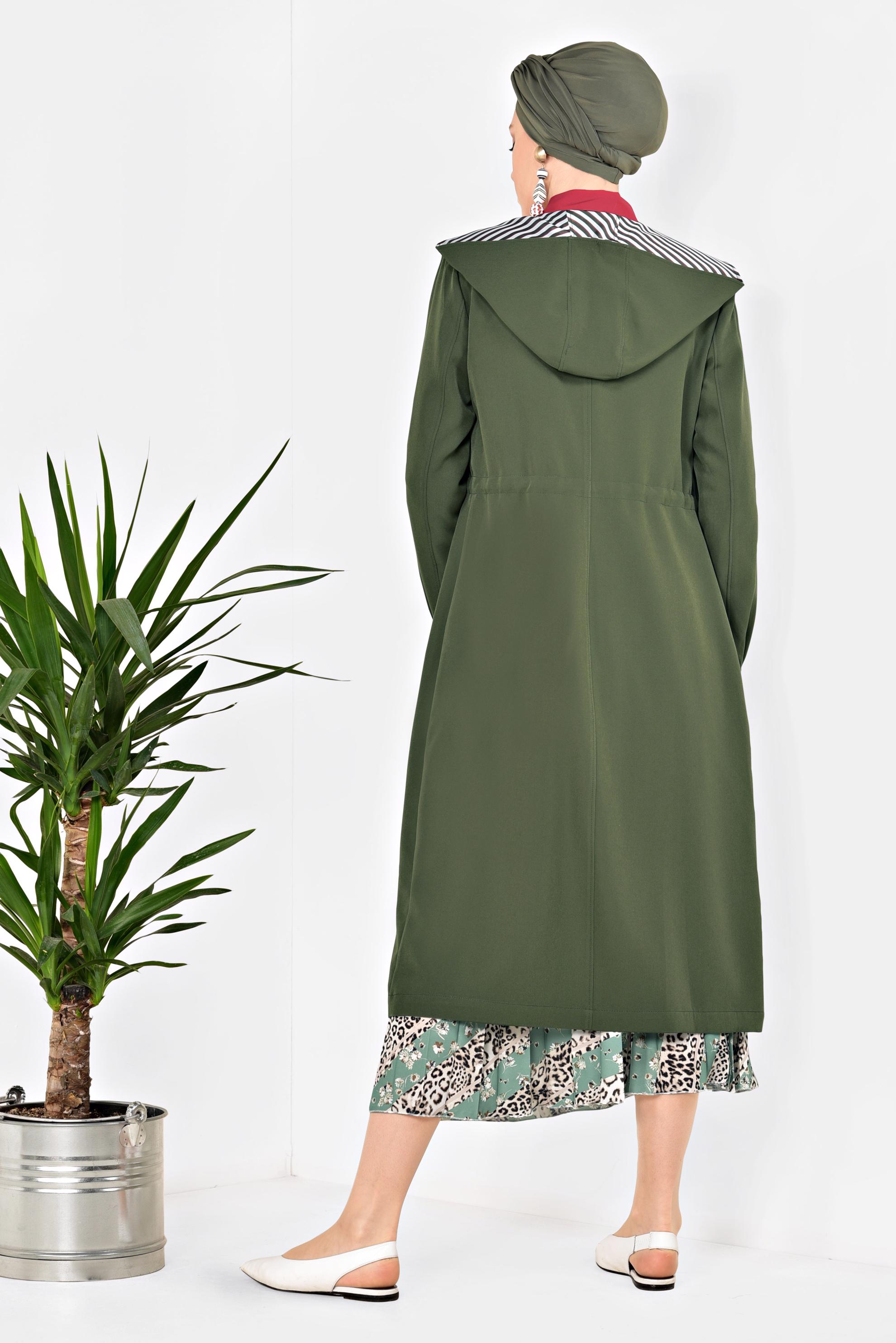 Tesettür giyim HAKİ BELİ BÜZGÜLÜ KAPÜŞONLU TRENÇKOT 1410