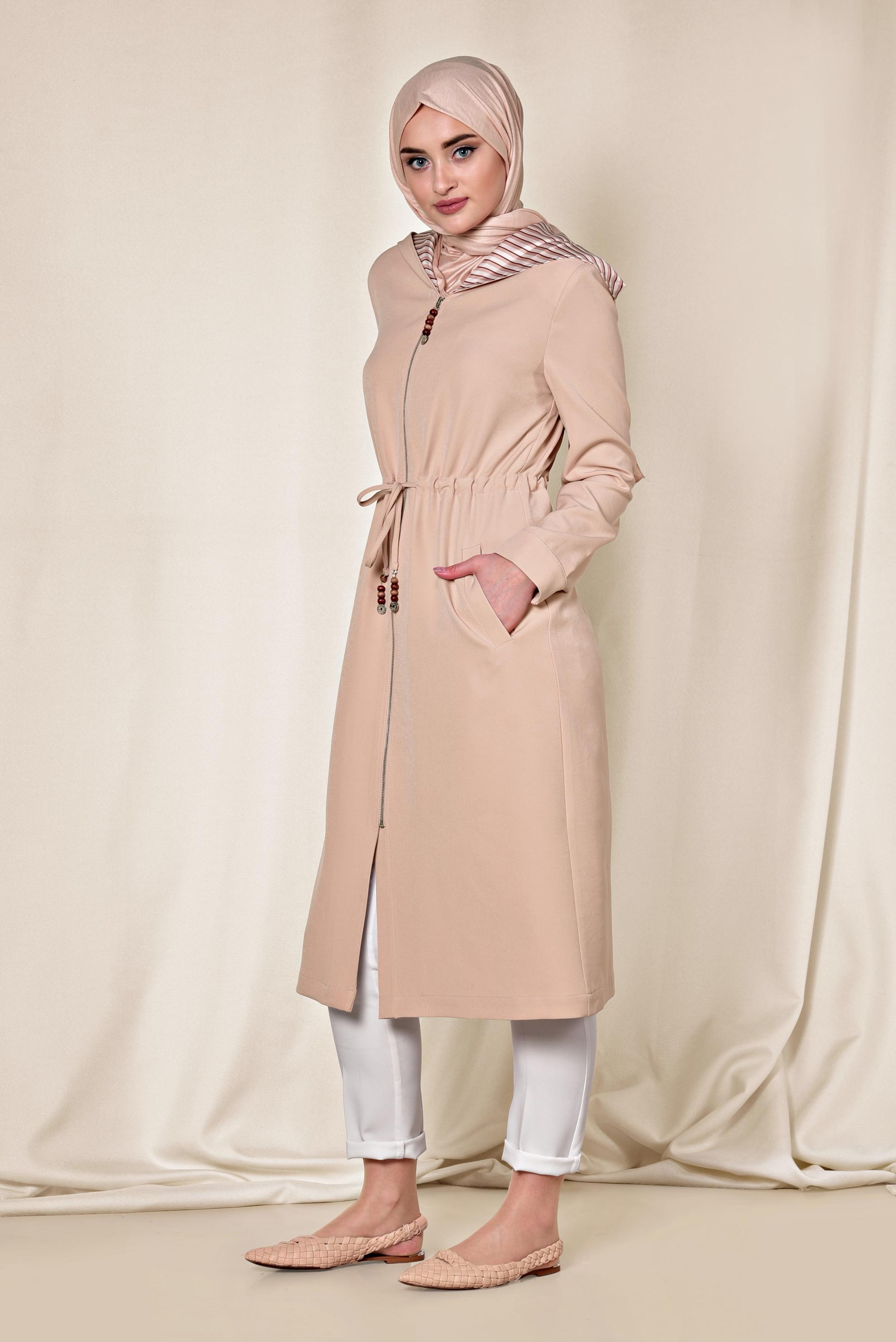 Tesettür giyim PUDRA BELİ BÜZGÜLÜ KAPÜŞONLU TRENÇKOT 1410