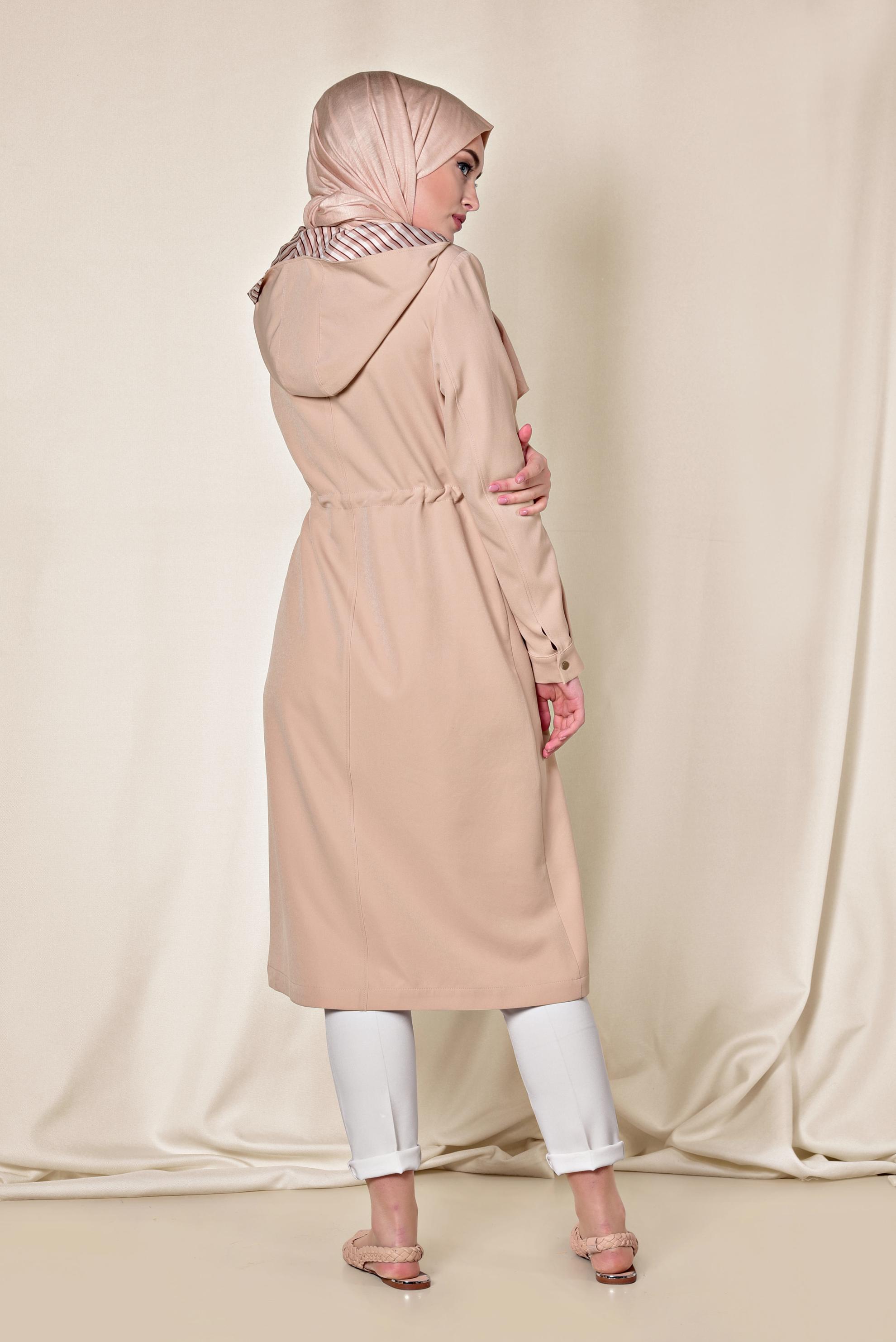 Tesettür giyim PUDRA BELİ BÜZGÜLÜ KAPÜŞONLU TRENÇKOT 1410