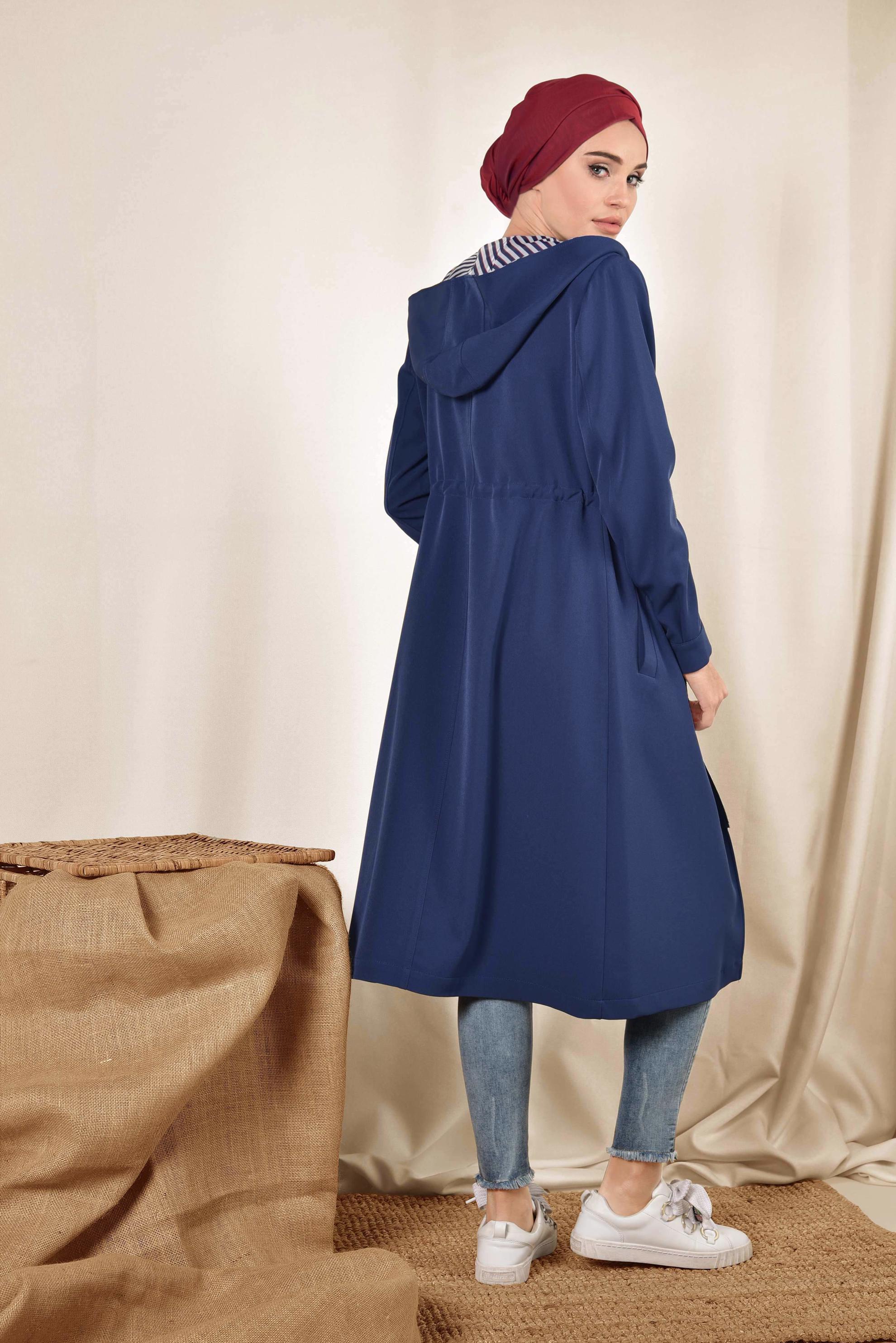 Tesettür giyim LACİVERT BELİ BÜZGÜLÜ KAPÜŞONLU TRENÇKOT 1410