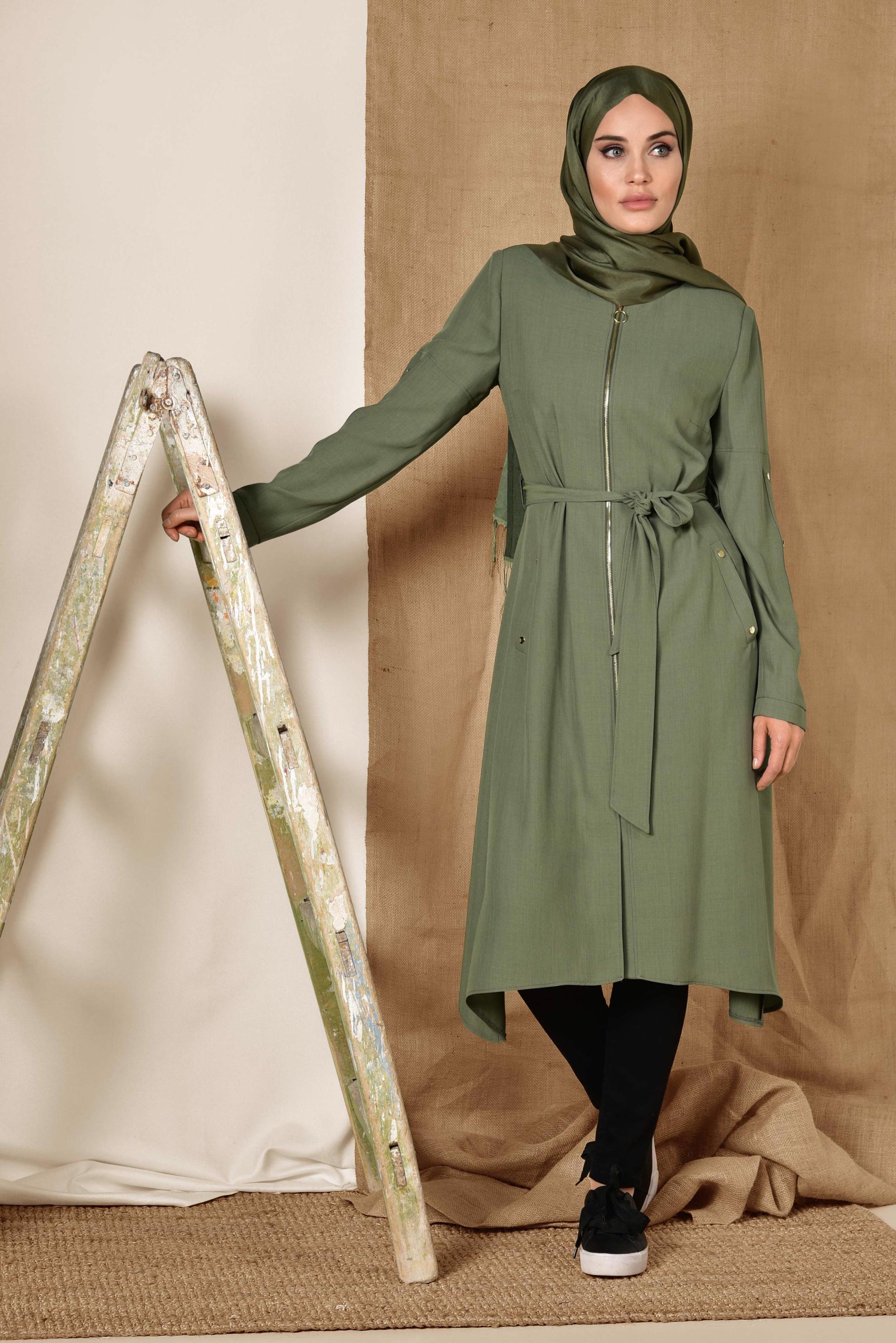 Tesettür giyim HAKİ BELİ KUŞAKLI FERMUARLI TRENÇKOT 1412