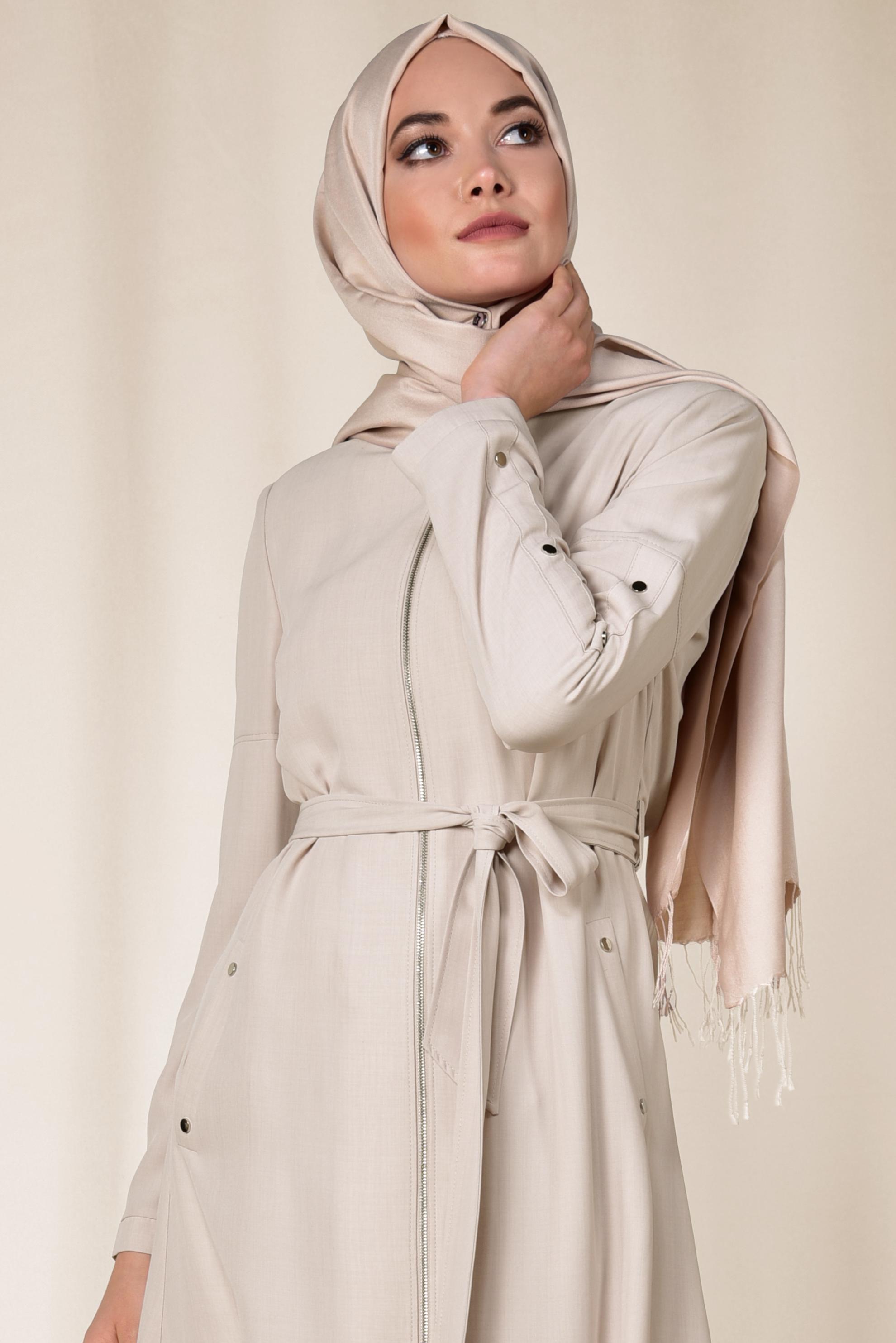 Tesettür giyim BEJ BELİ KUŞAKLI FERMUARLI TRENÇKOT 1412